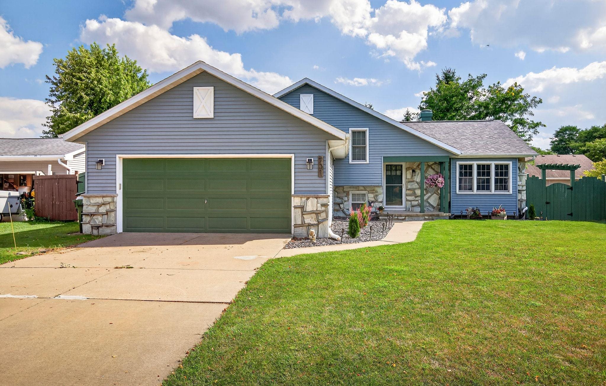 731 WOODSVIEW Lane