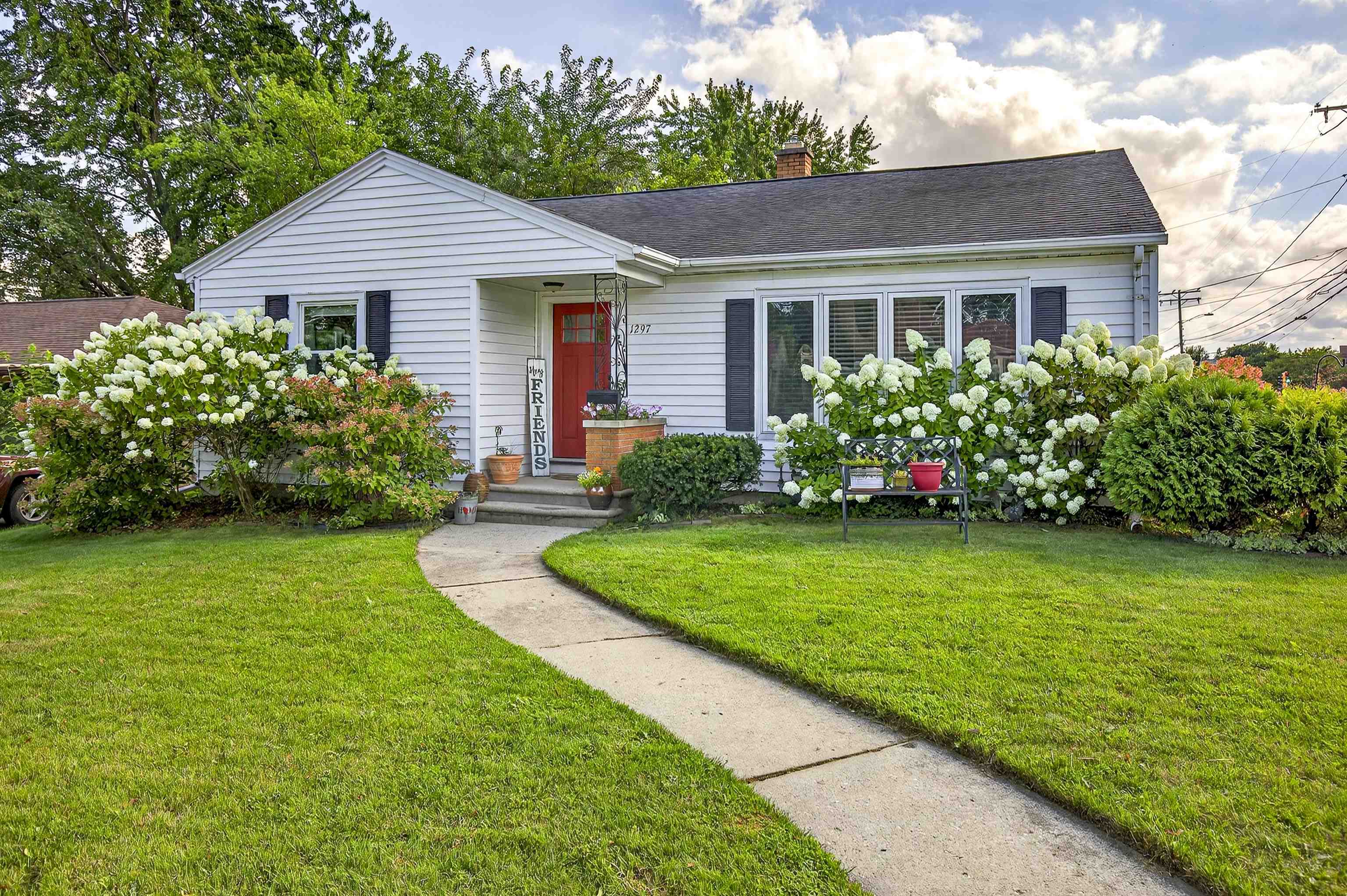1297 MARIAN Lane