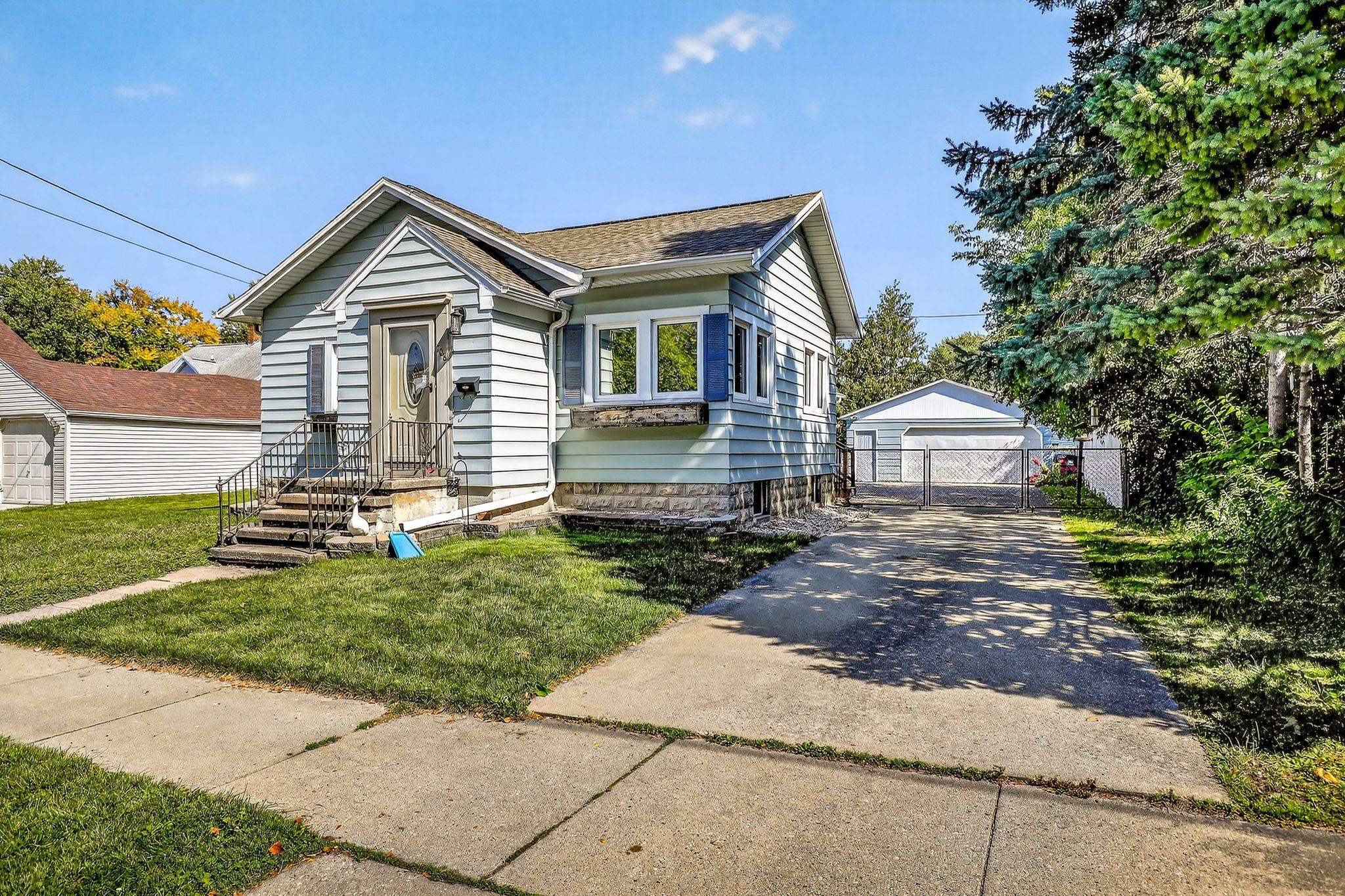 708 MAPLE Street