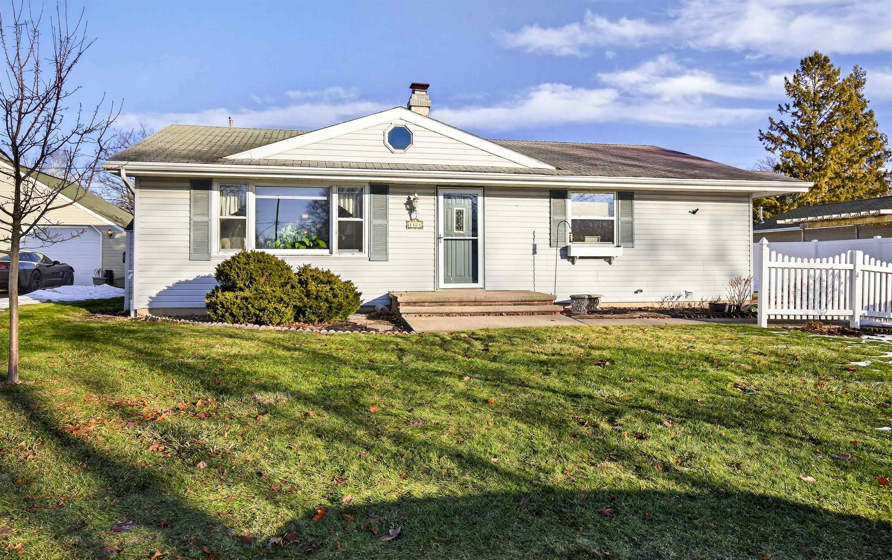 1128 E LAYTON Avenue