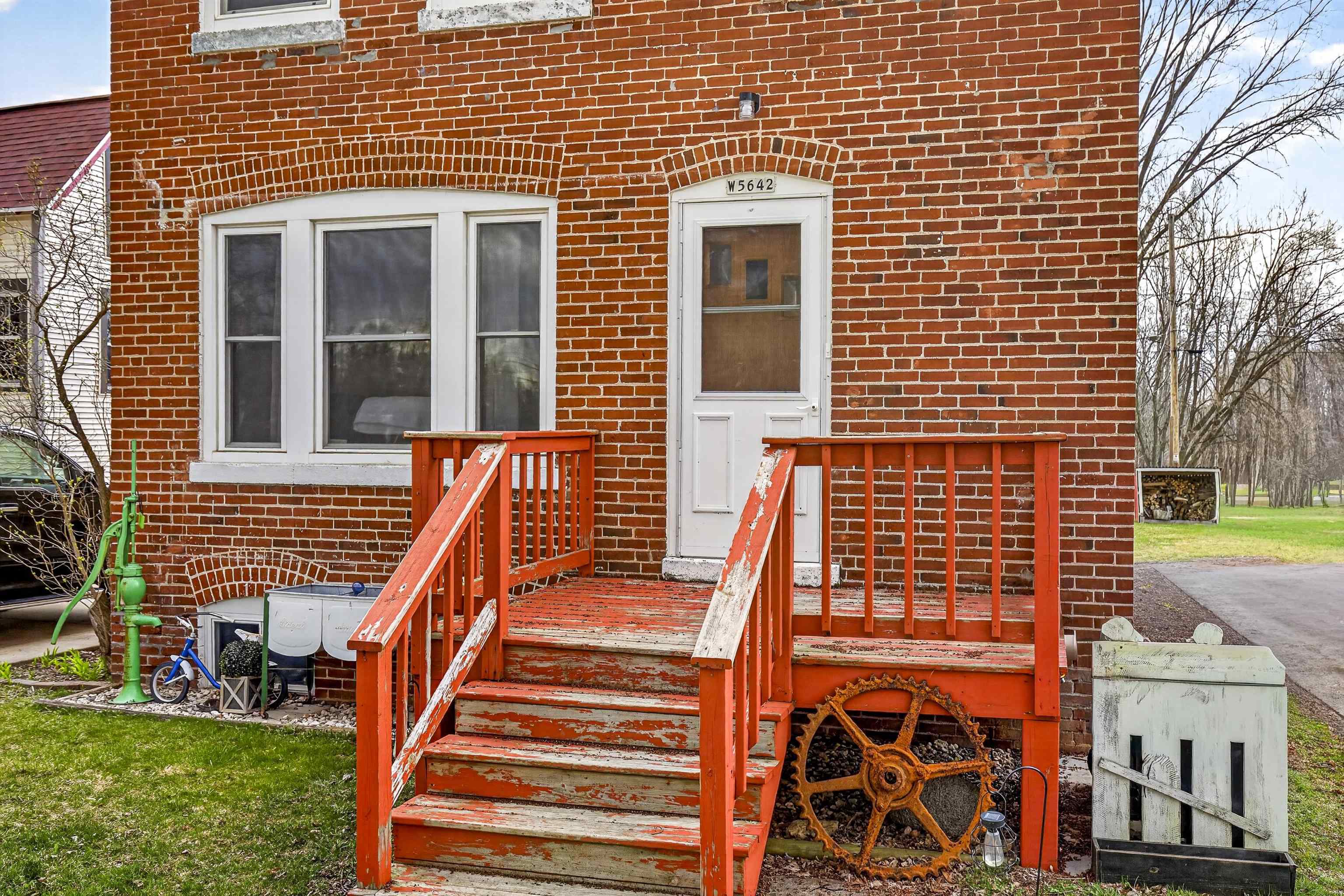 W5642 FAHRENKRUG Street