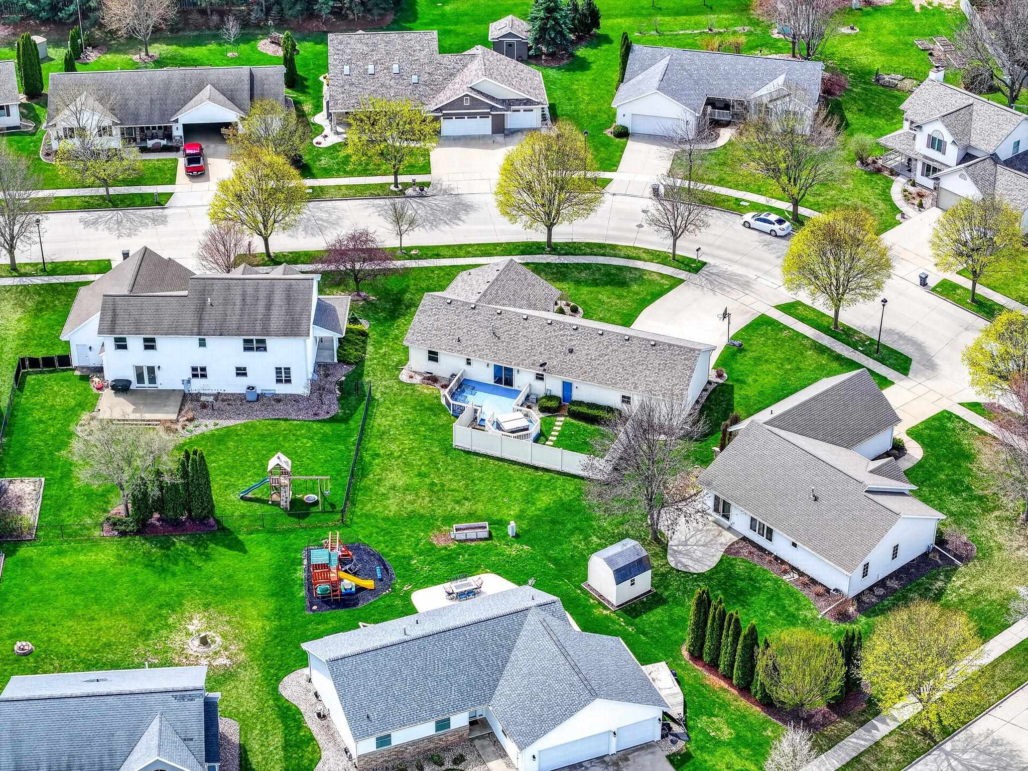 718 APPLEWOOD Drive