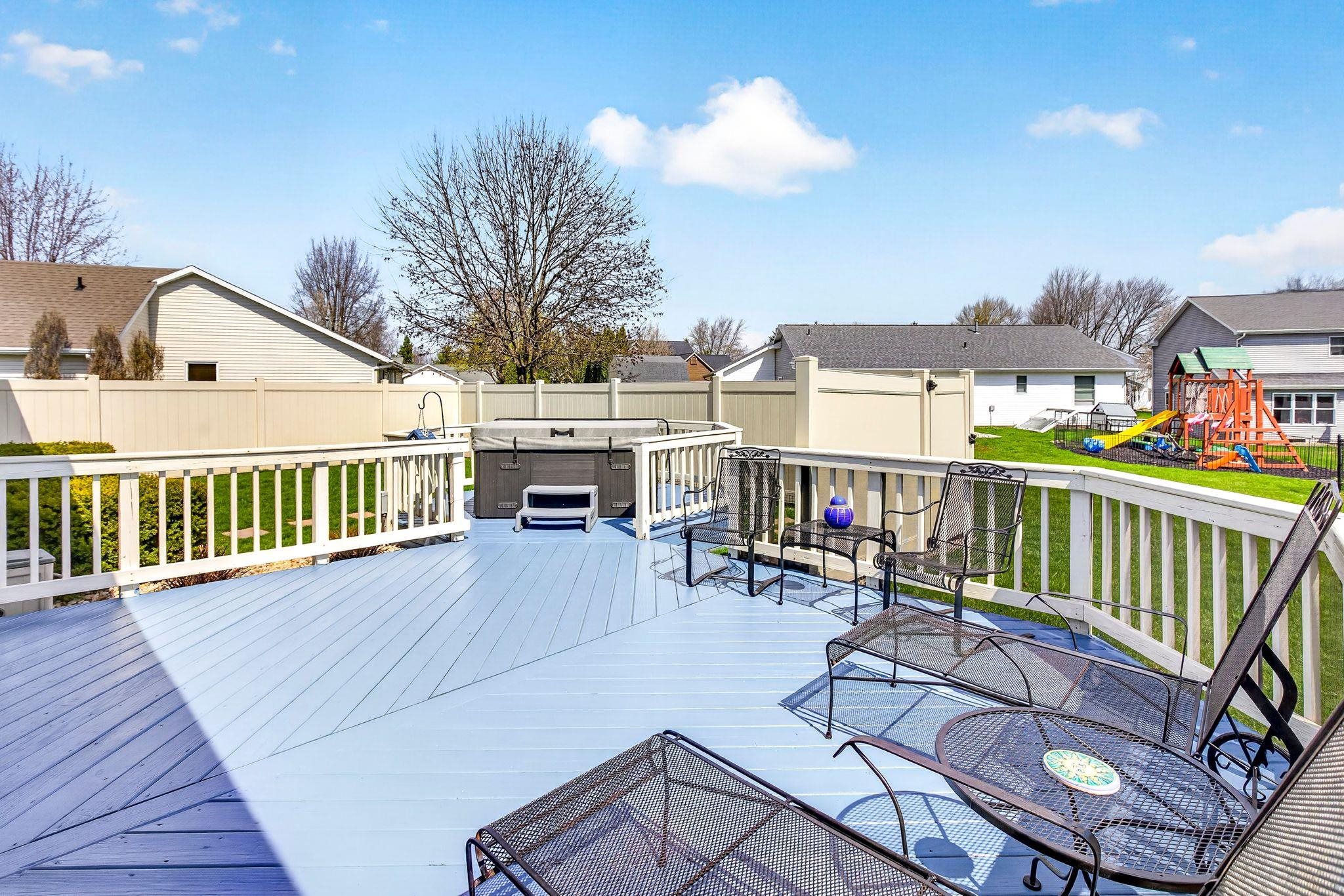 718 APPLEWOOD Drive