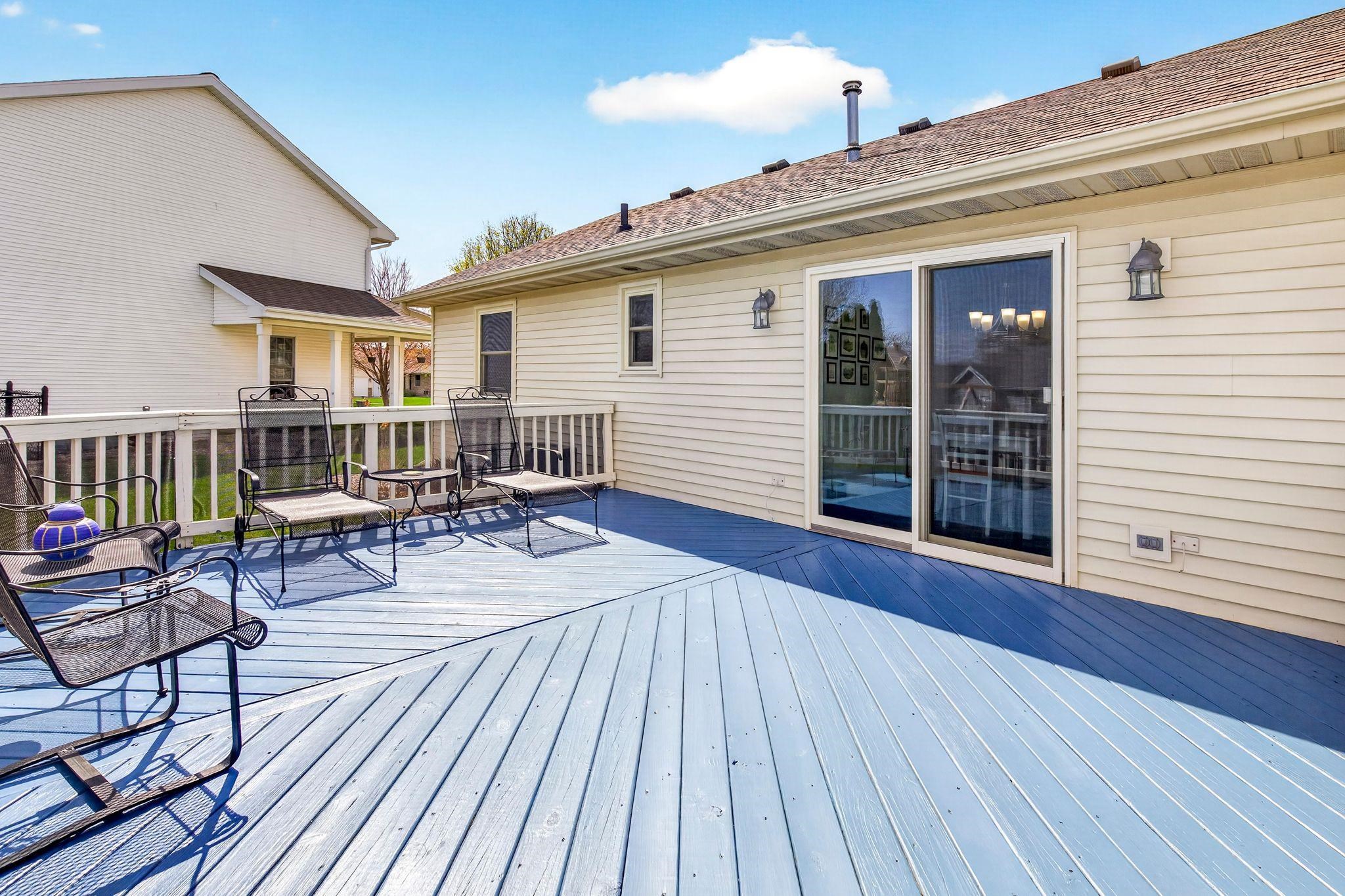 718 APPLEWOOD Drive