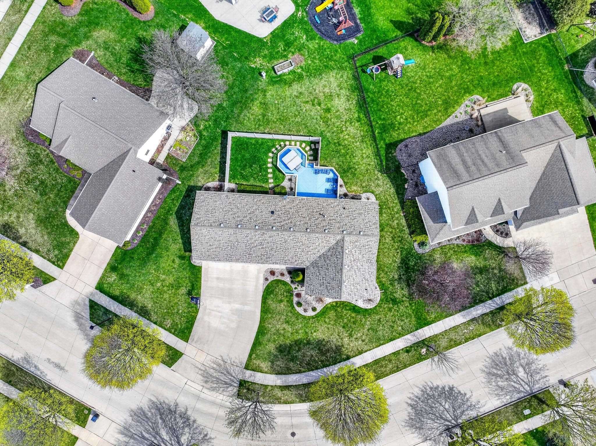 718 APPLEWOOD Drive