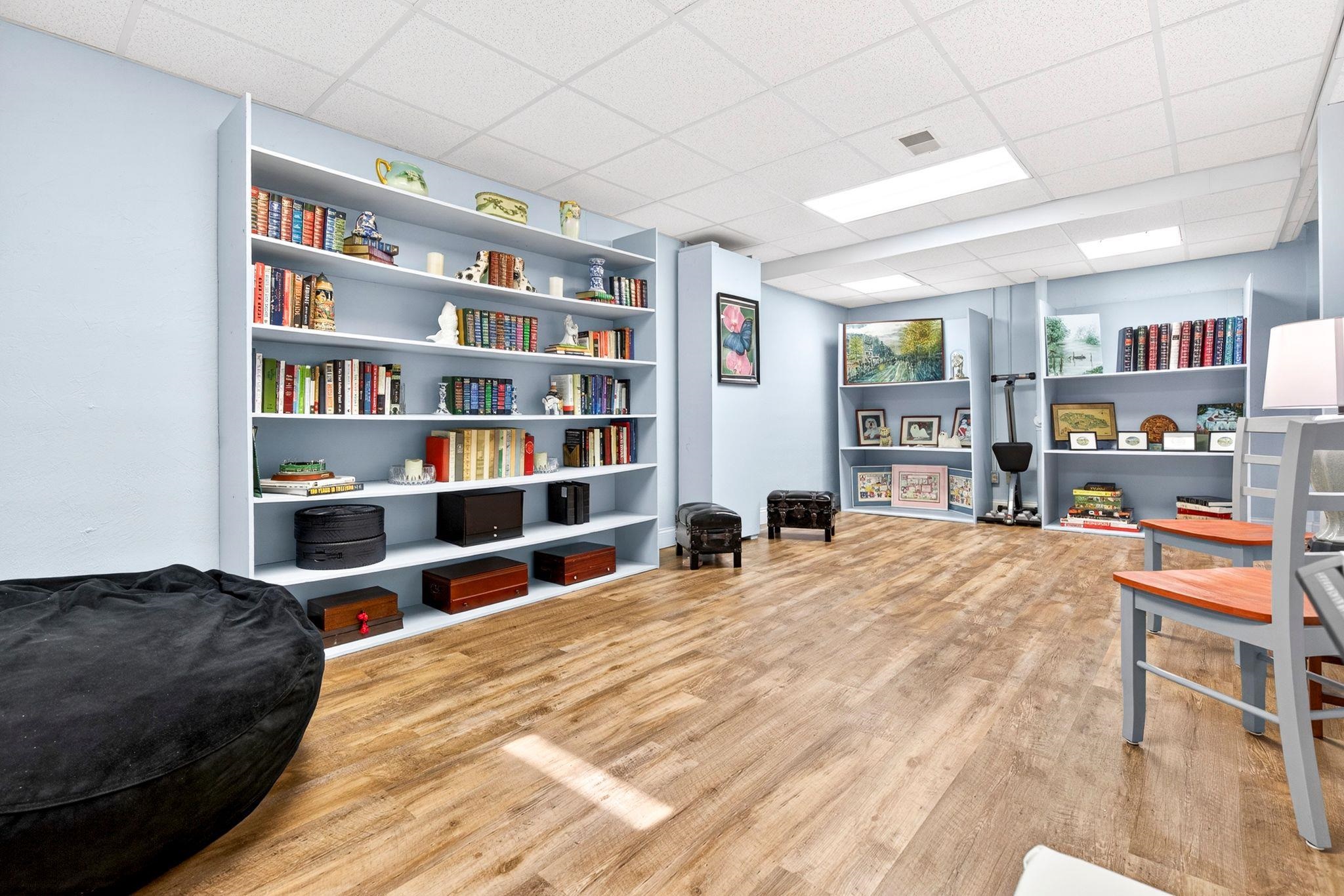 718 APPLEWOOD Drive