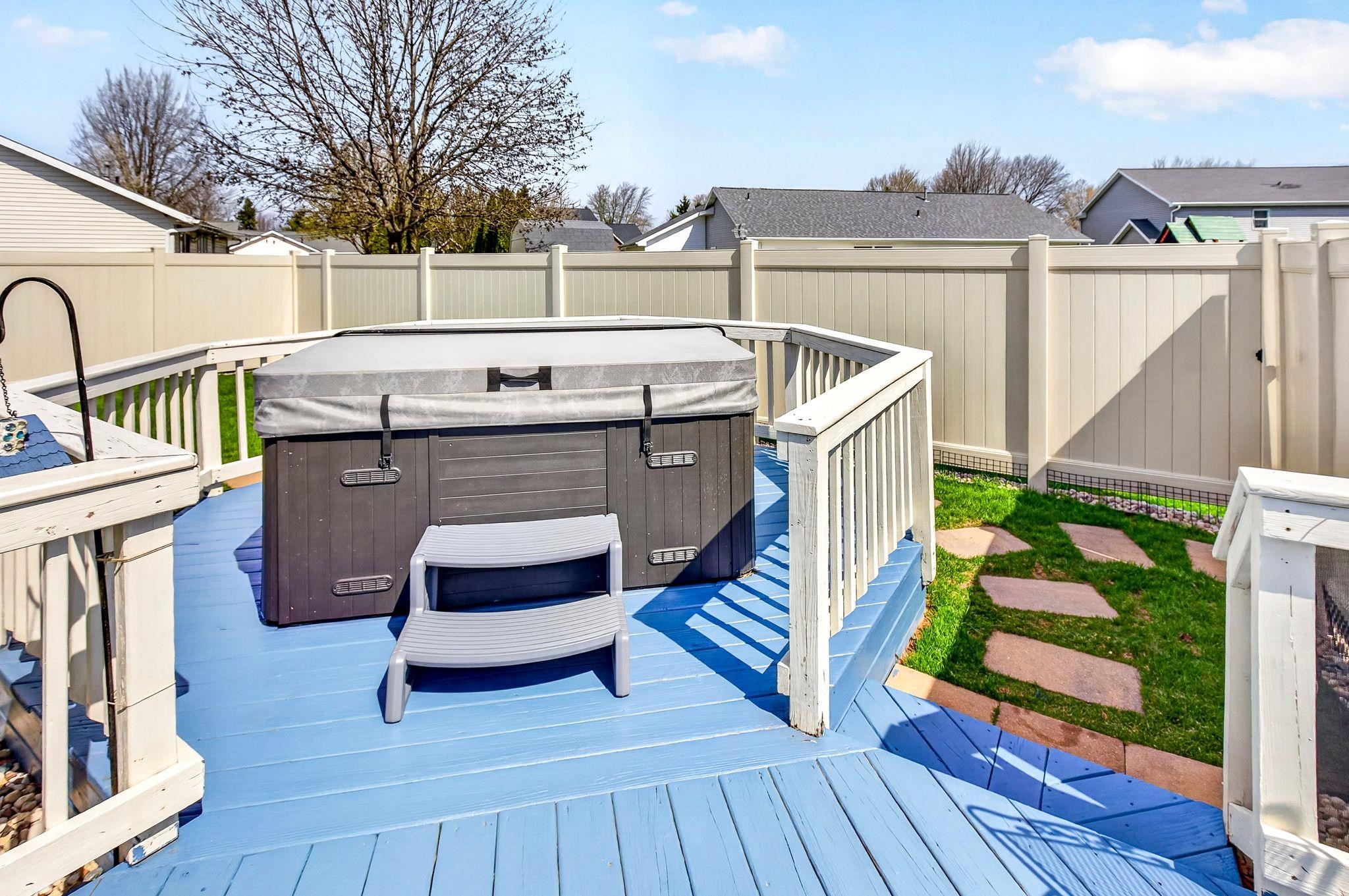 718 APPLEWOOD Drive