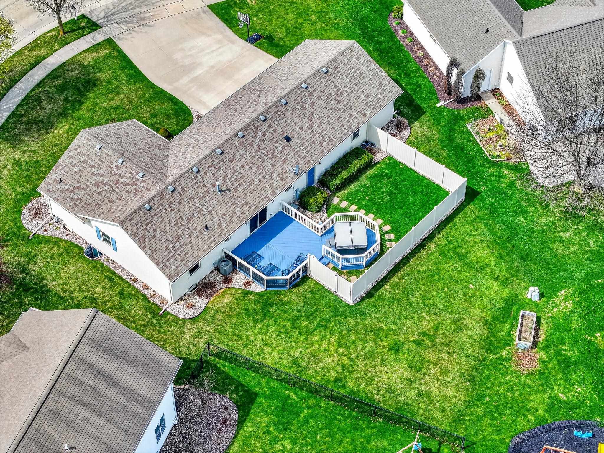 718 APPLEWOOD Drive