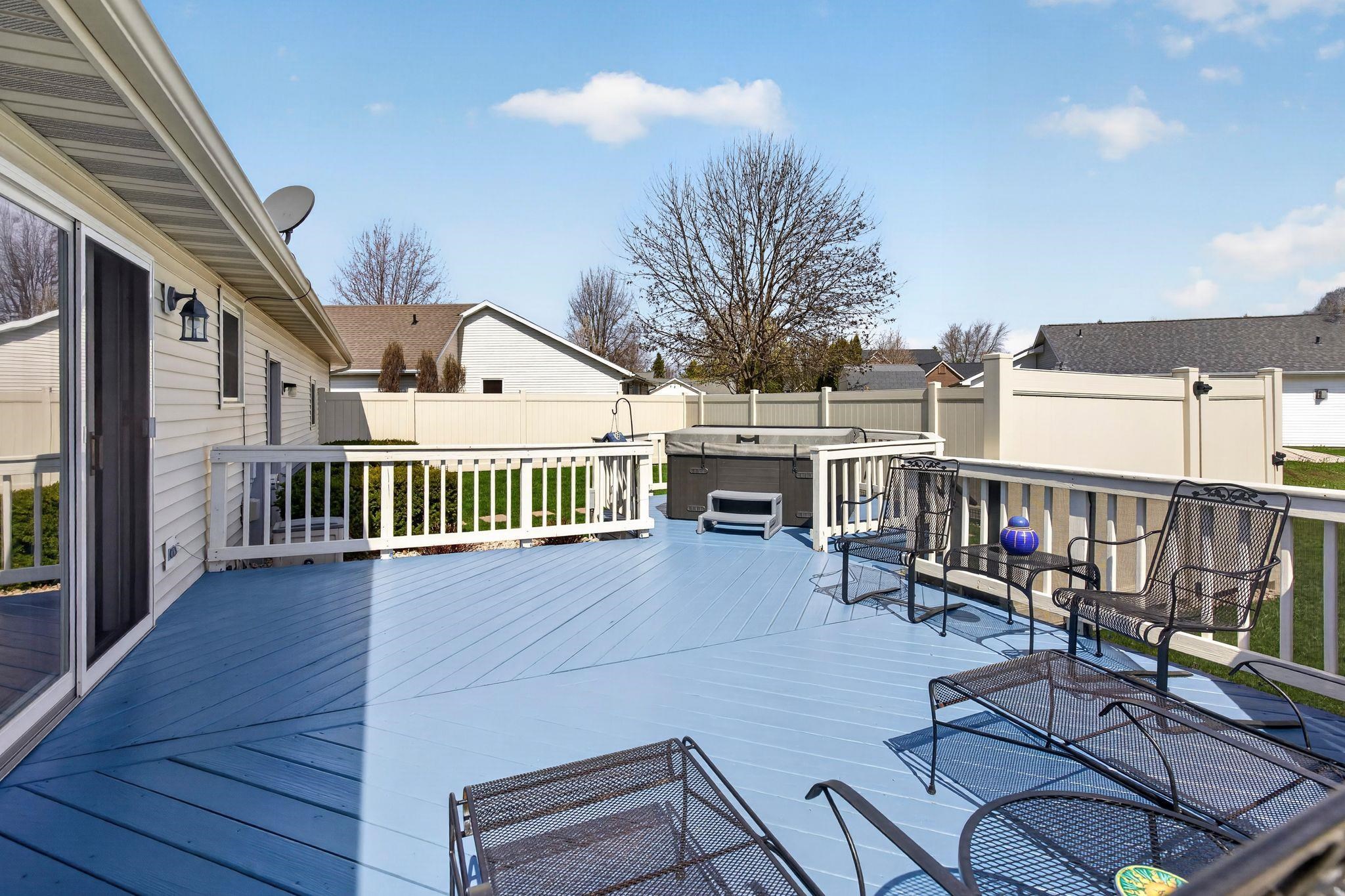 718 APPLEWOOD Drive