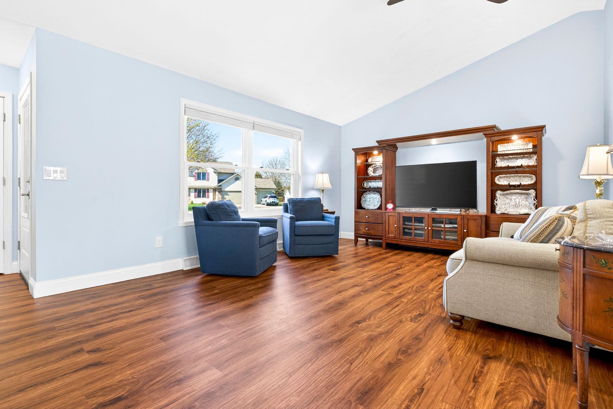 718 APPLEWOOD Drive