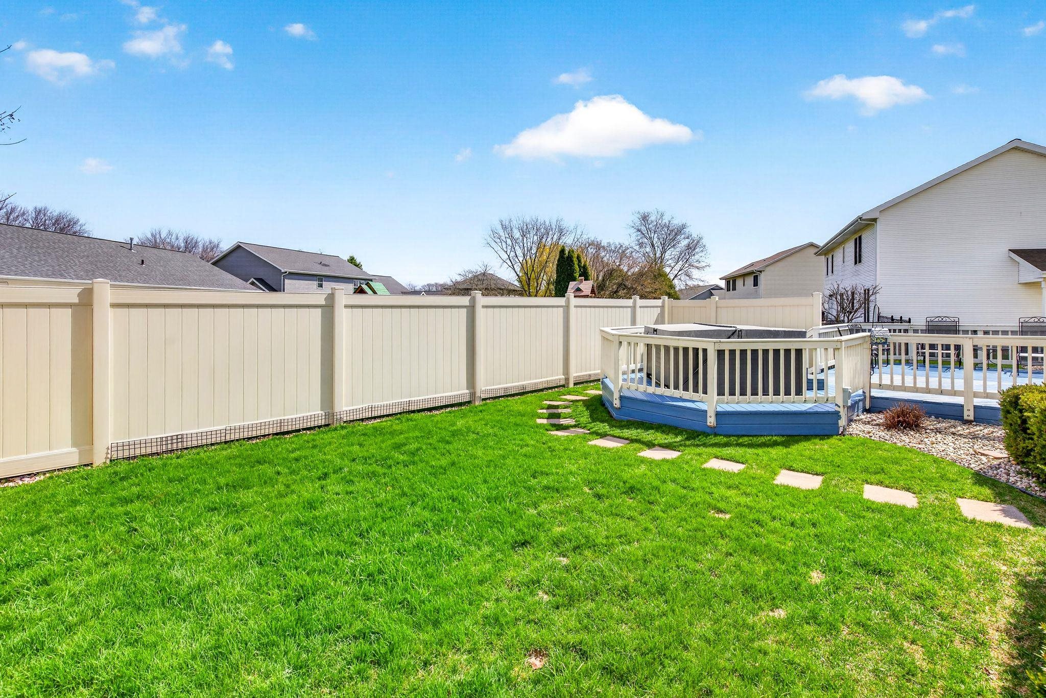 718 APPLEWOOD Drive