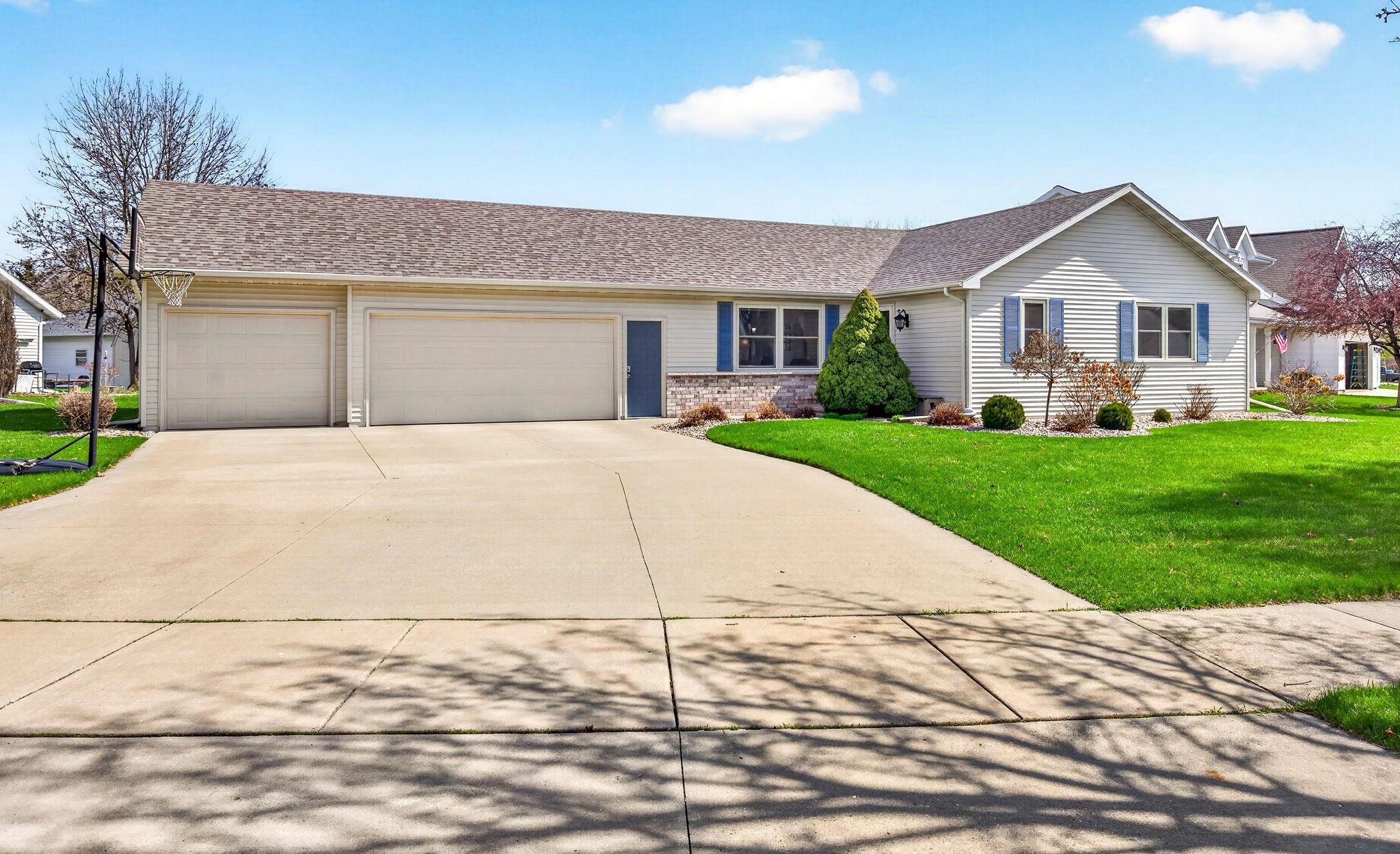 718 APPLEWOOD Drive