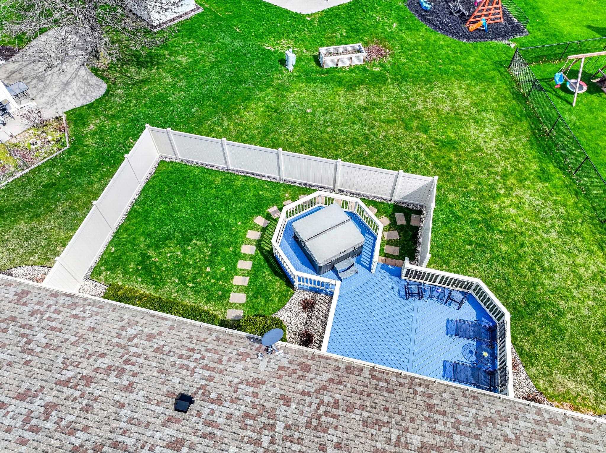 718 APPLEWOOD Drive