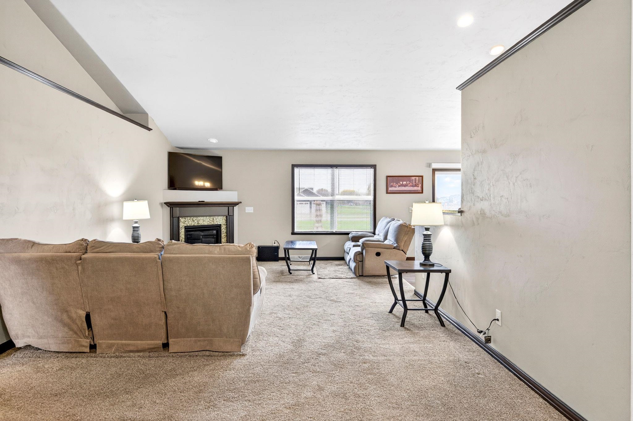 3309 E AQUAMARINE Avenue