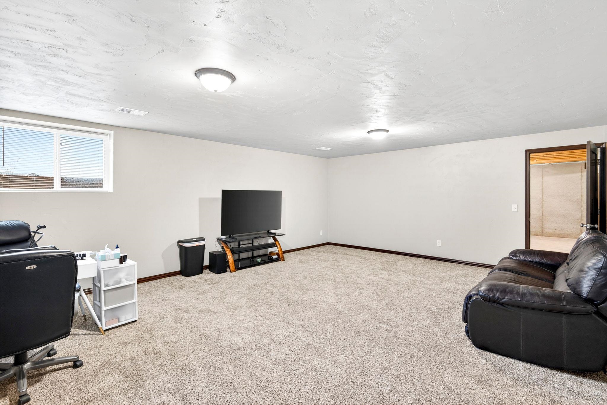 3309 E AQUAMARINE Avenue
