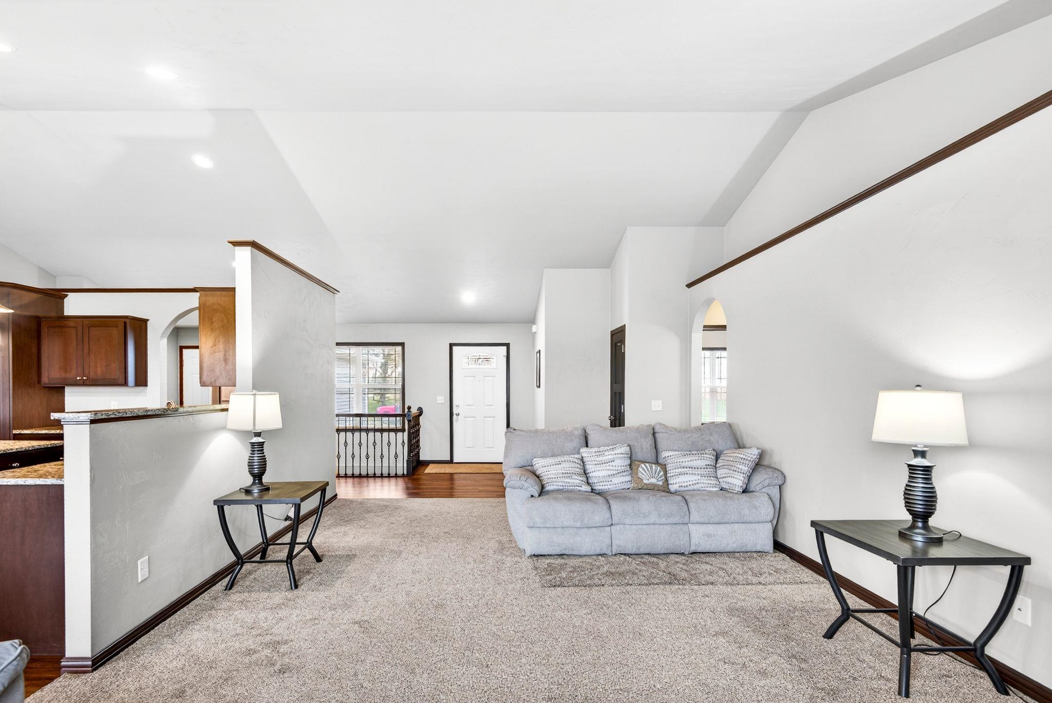 3309 E AQUAMARINE Avenue