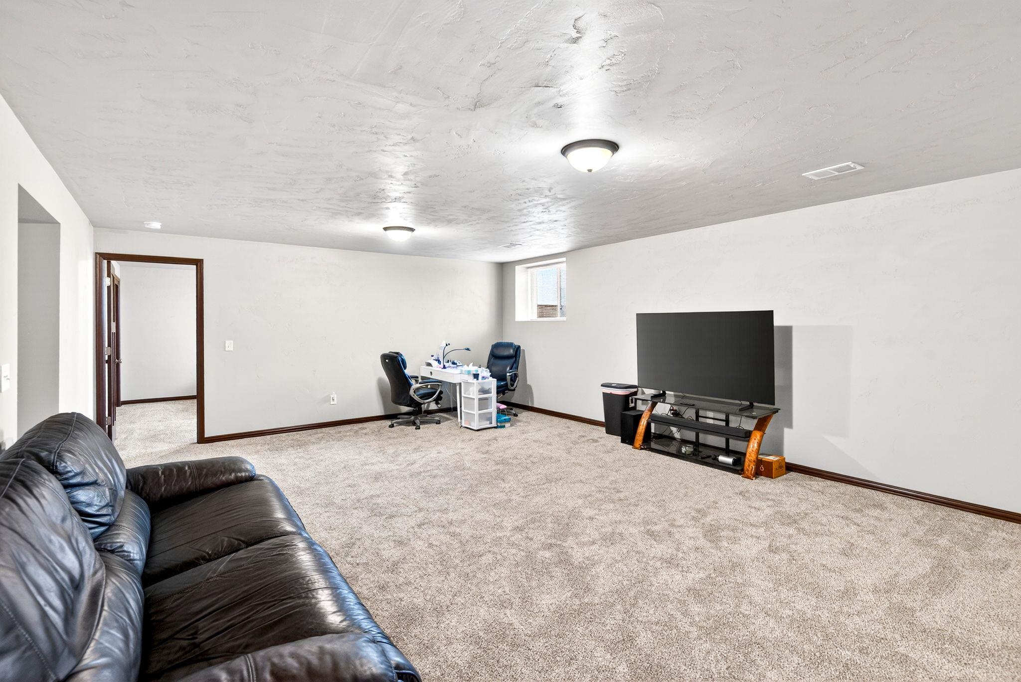 3309 E AQUAMARINE Avenue