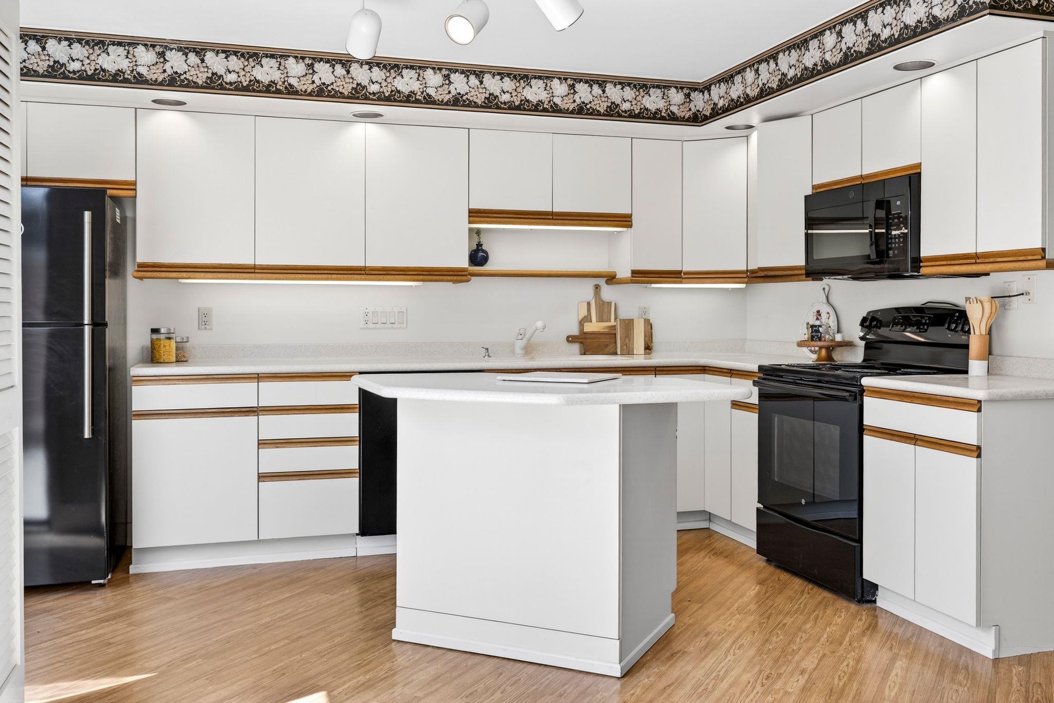 1237 W NICOLET CERCLE