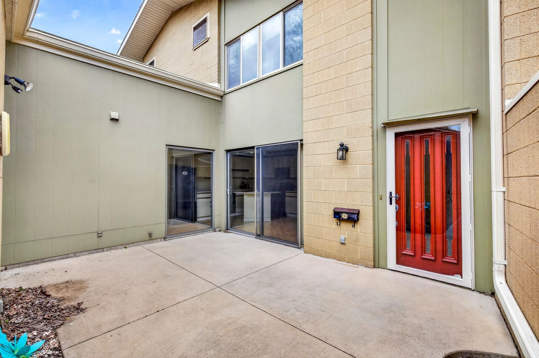 1237 W NICOLET CERCLE