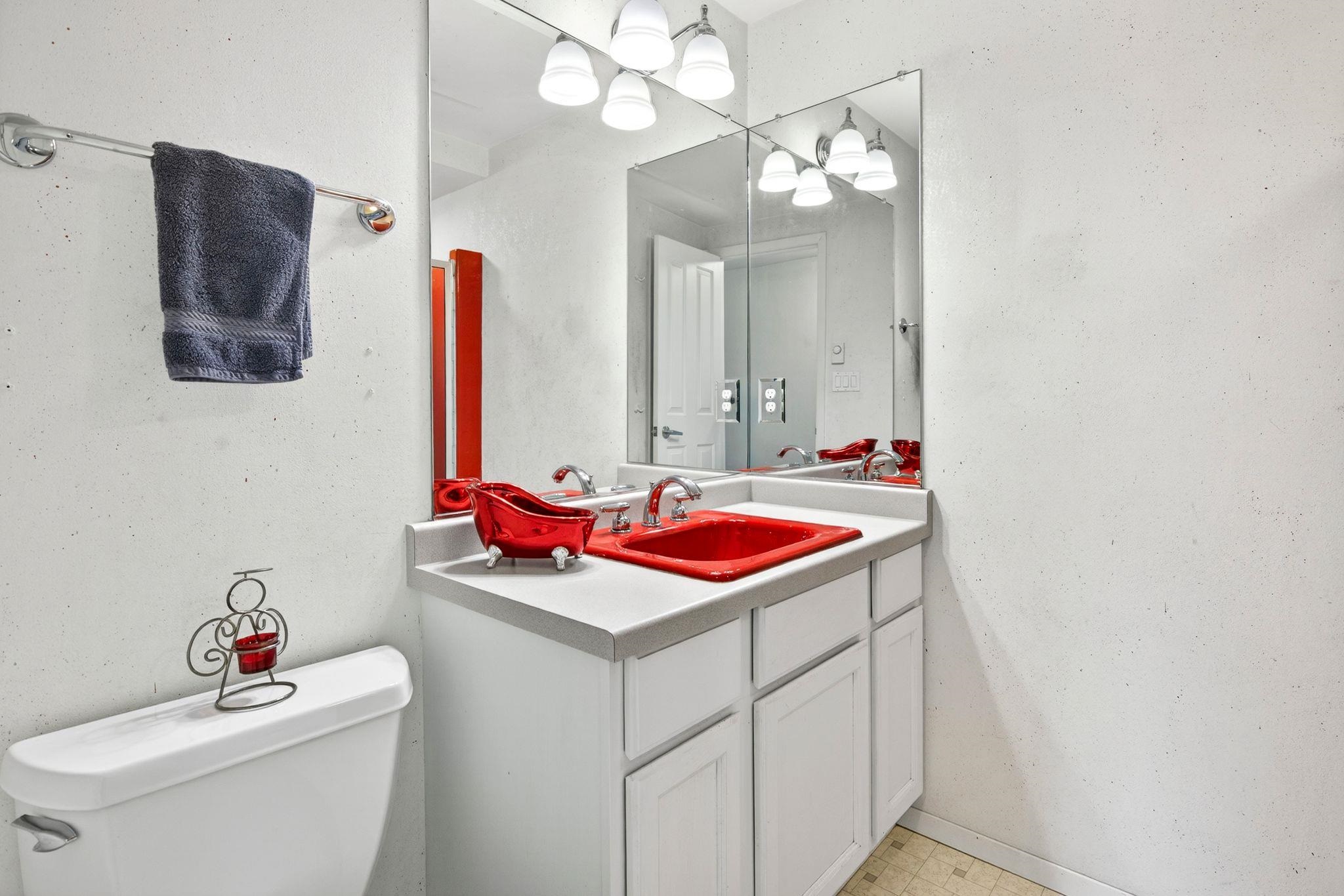 1237 W NICOLET CERCLE