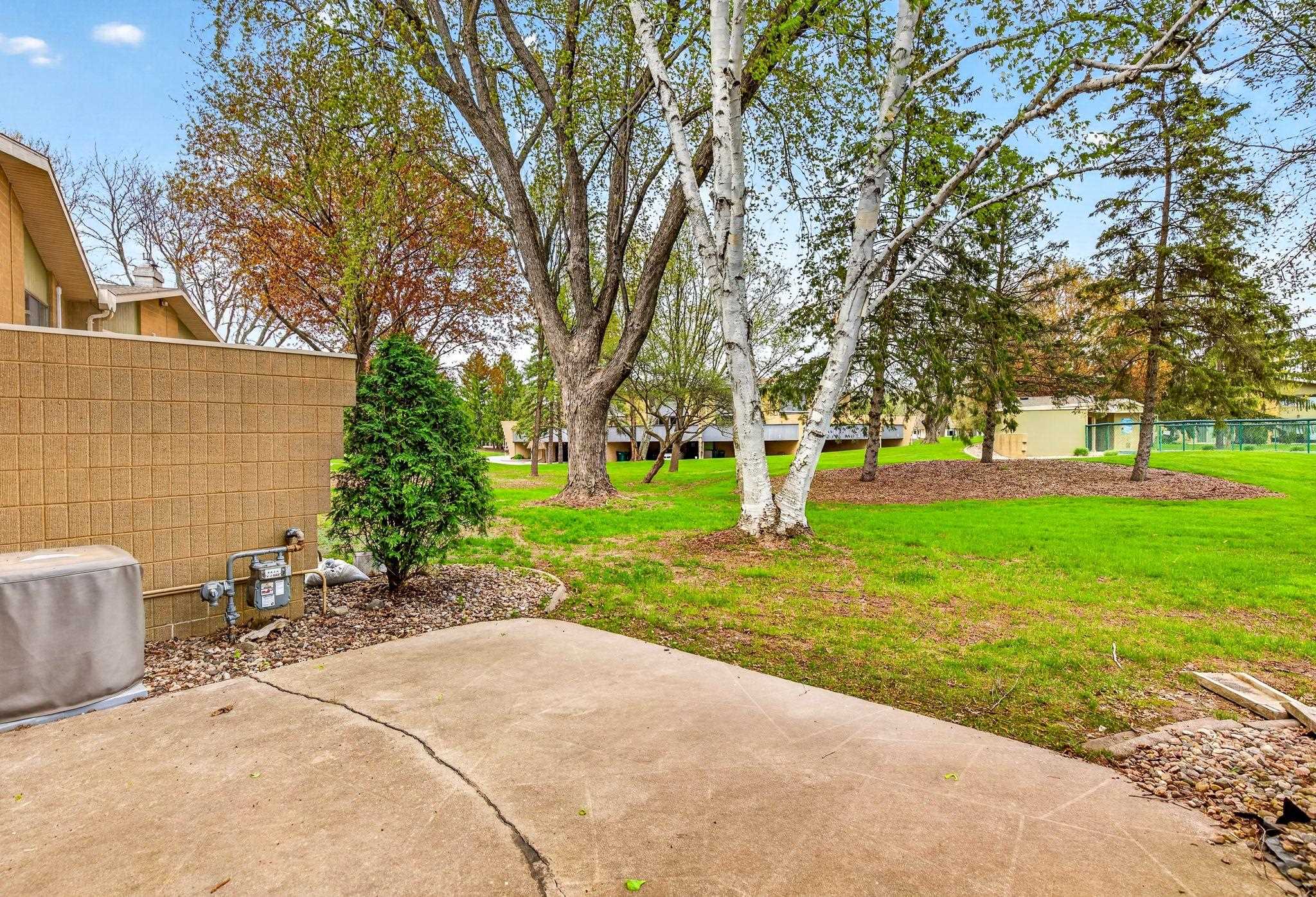 1237 W NICOLET CERCLE