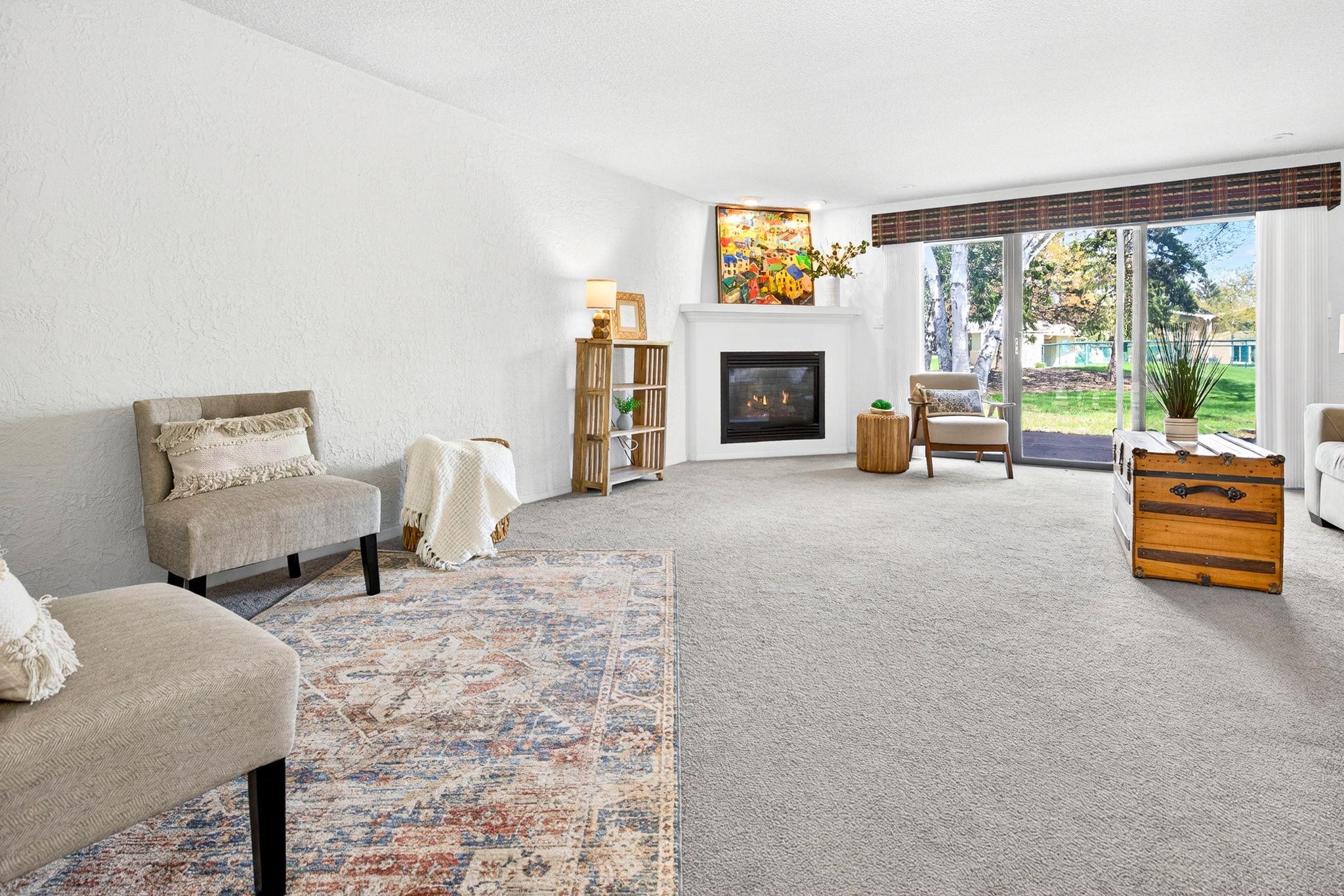 1237 W NICOLET CERCLE