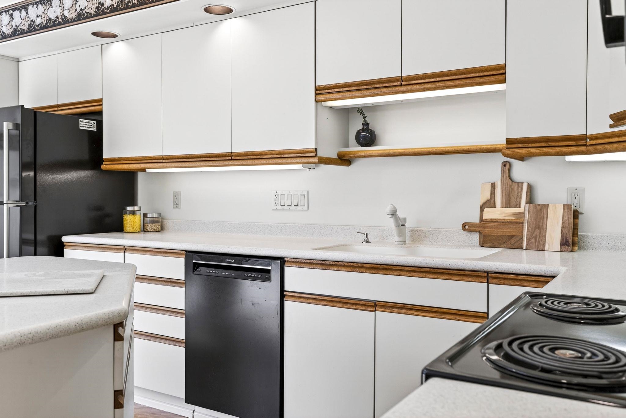 1237 W NICOLET CERCLE