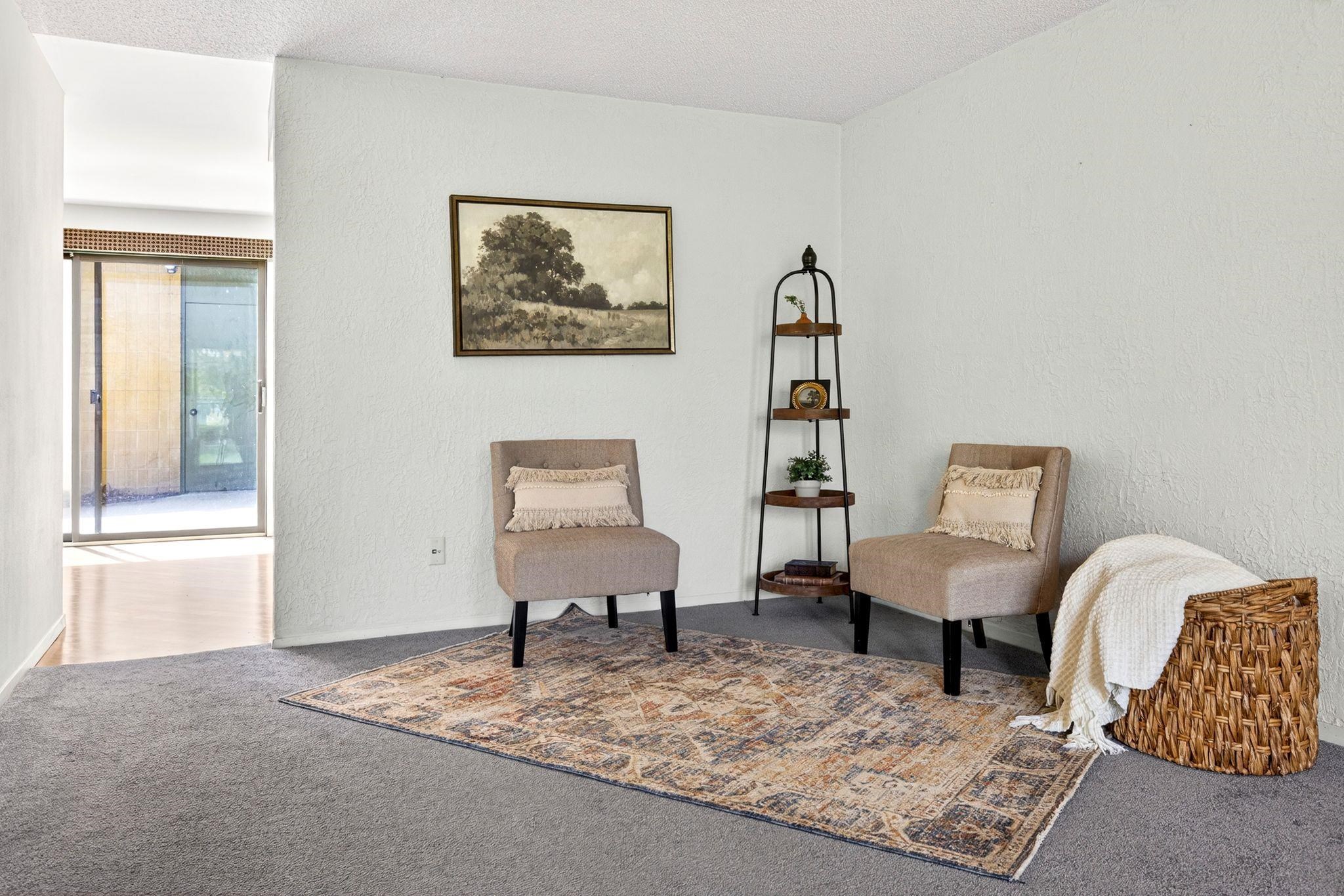 1237 W NICOLET CERCLE
