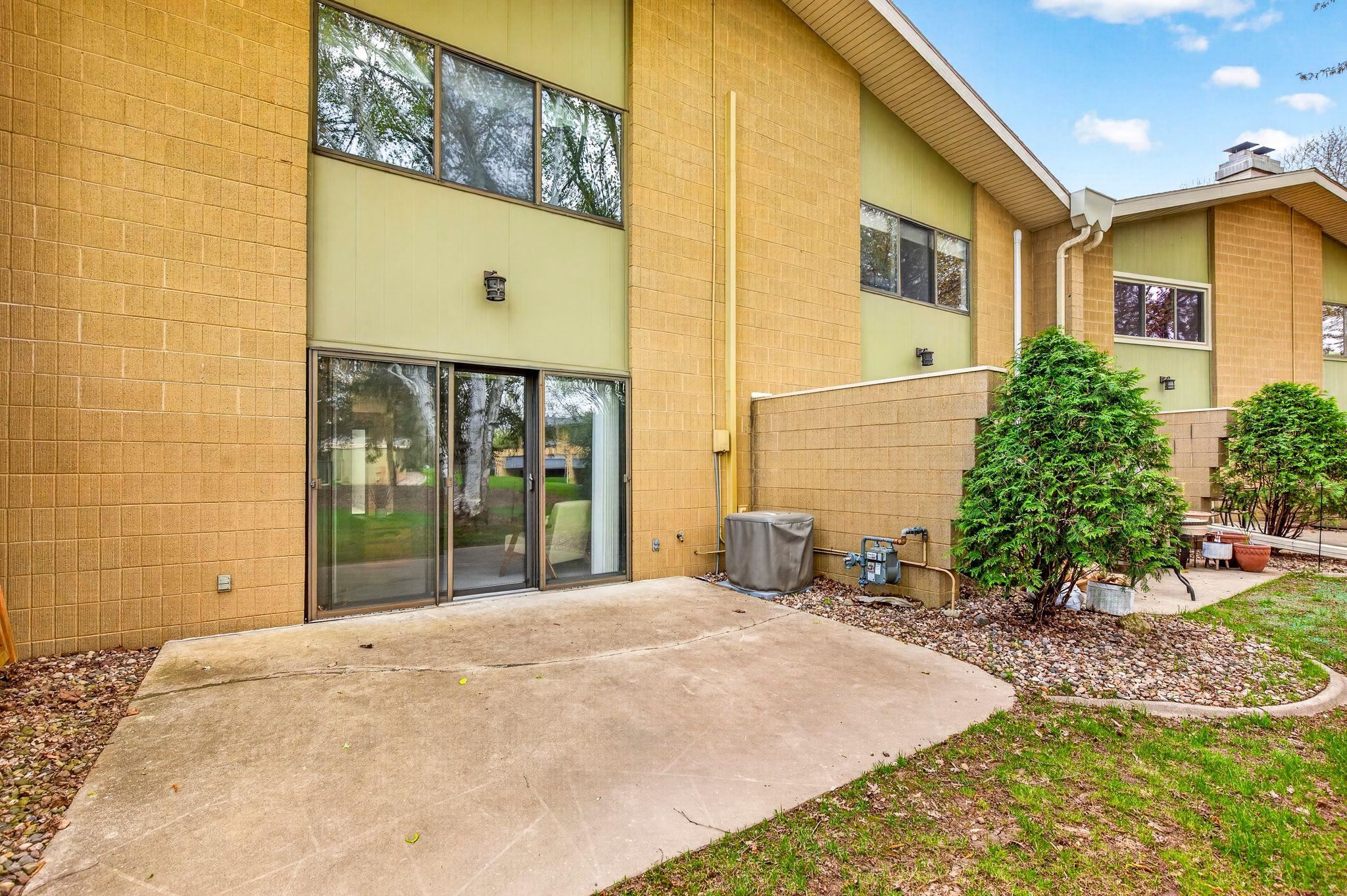 1237 W NICOLET CERCLE