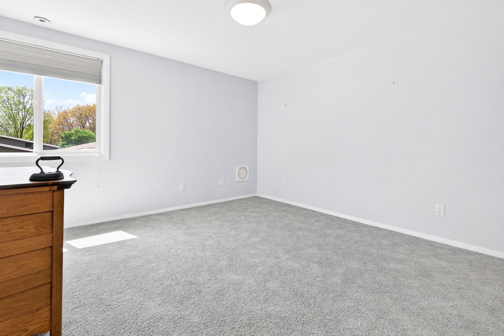 1237 W NICOLET CERCLE