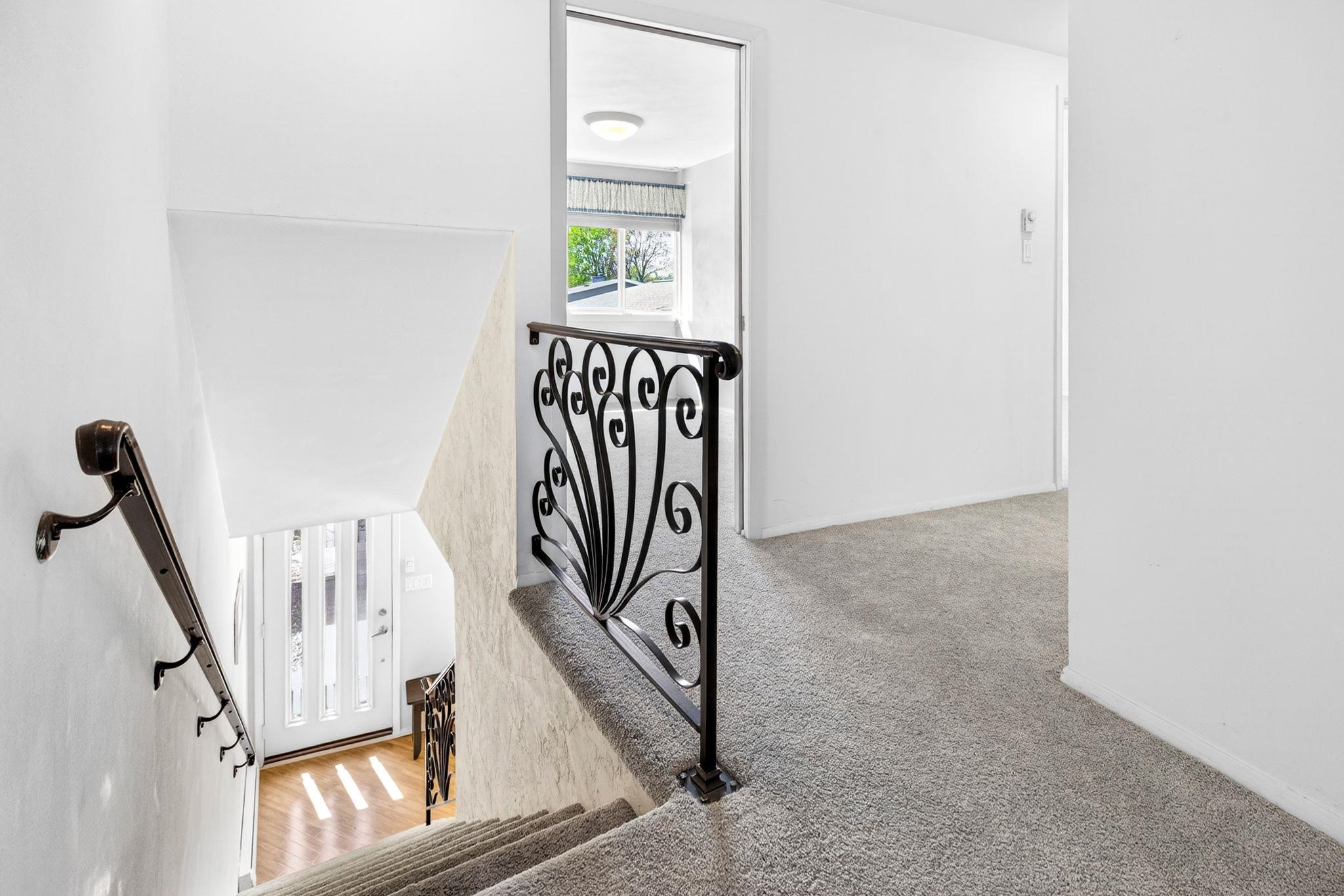 1237 W NICOLET CERCLE