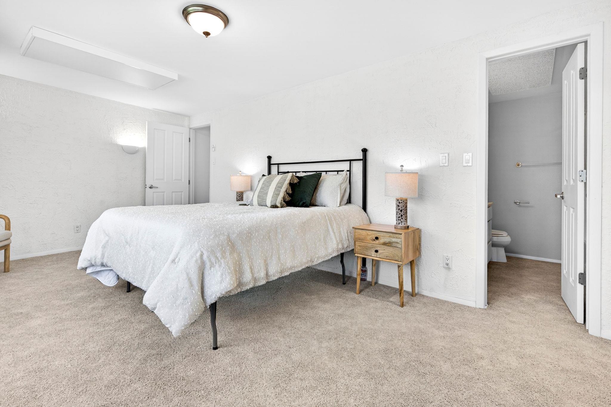 1237 W NICOLET CERCLE