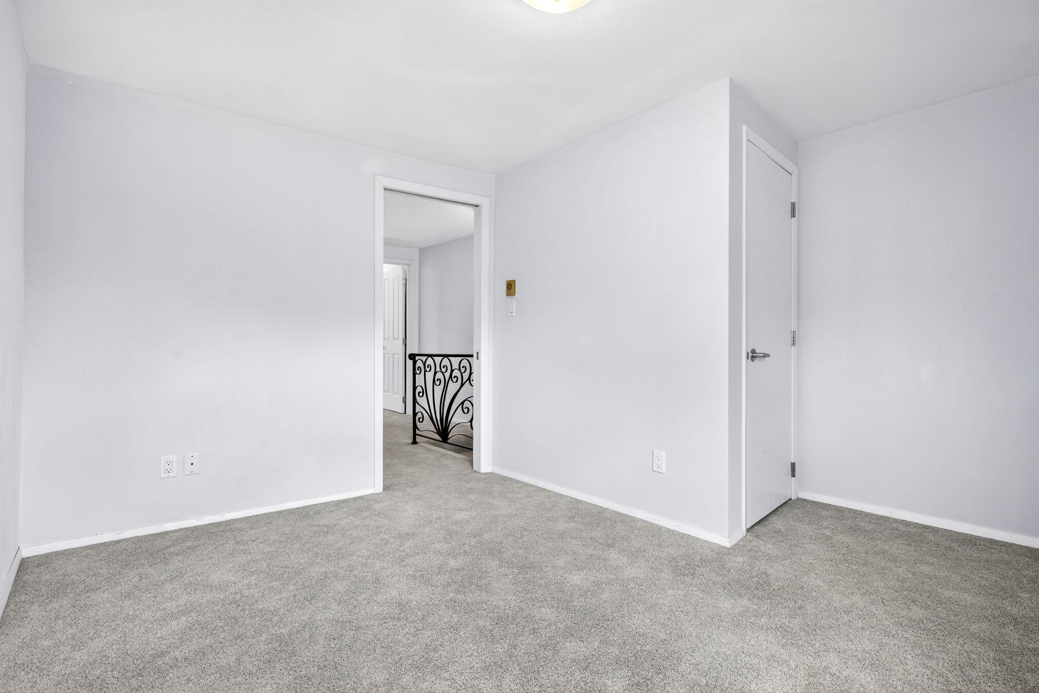 1237 W NICOLET CERCLE