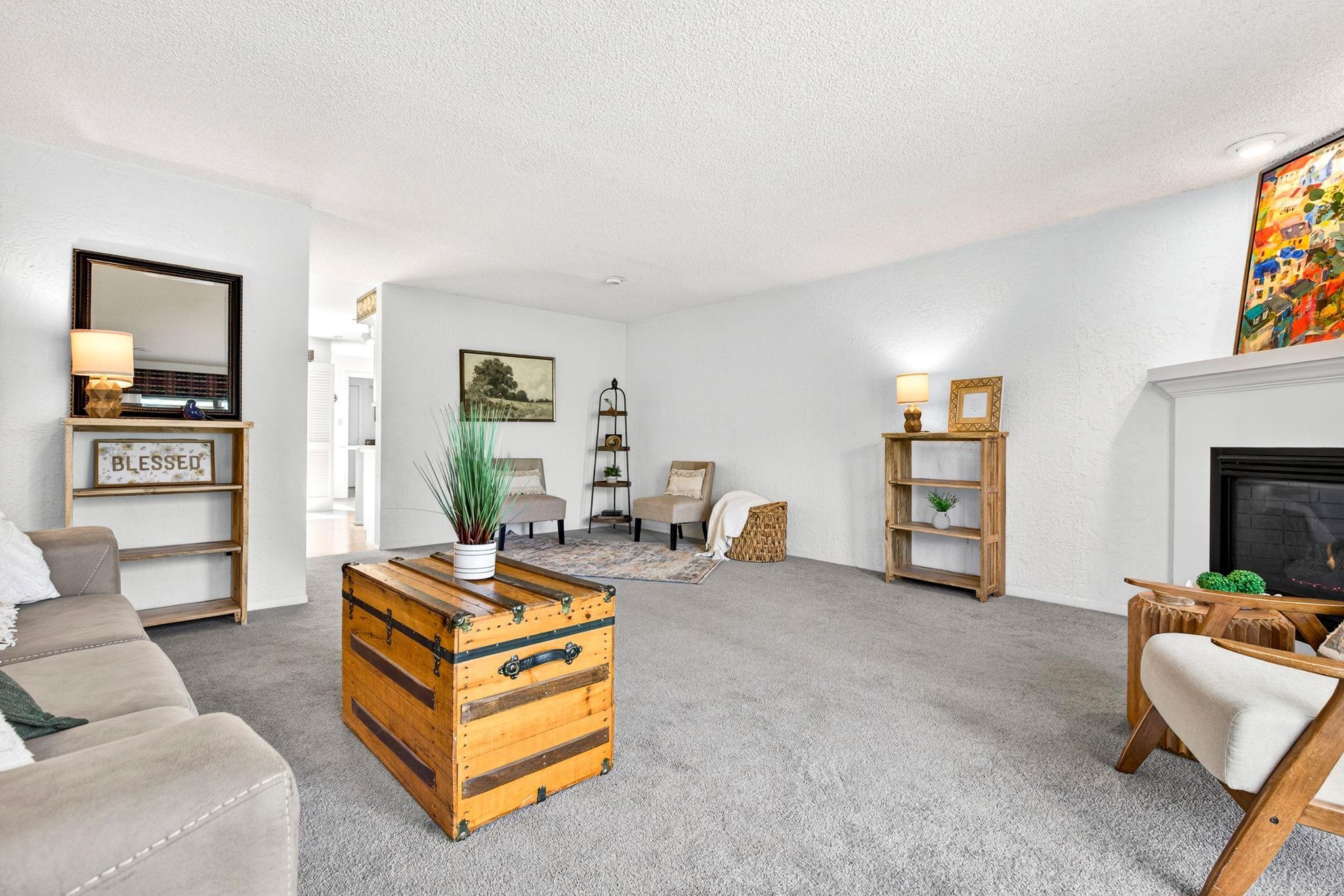 1237 W NICOLET CERCLE