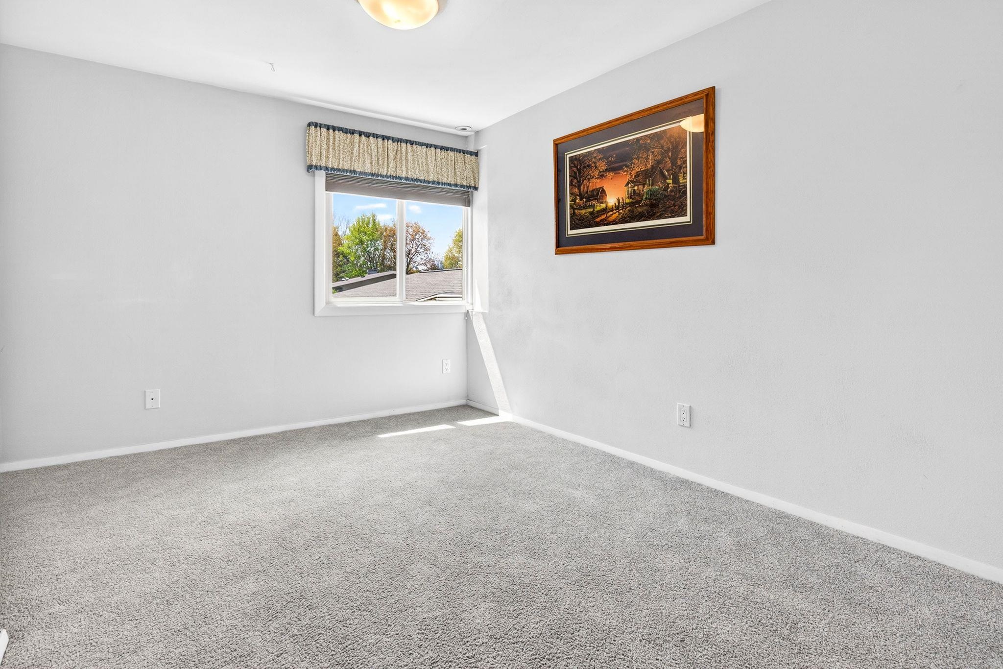 1237 W NICOLET CERCLE