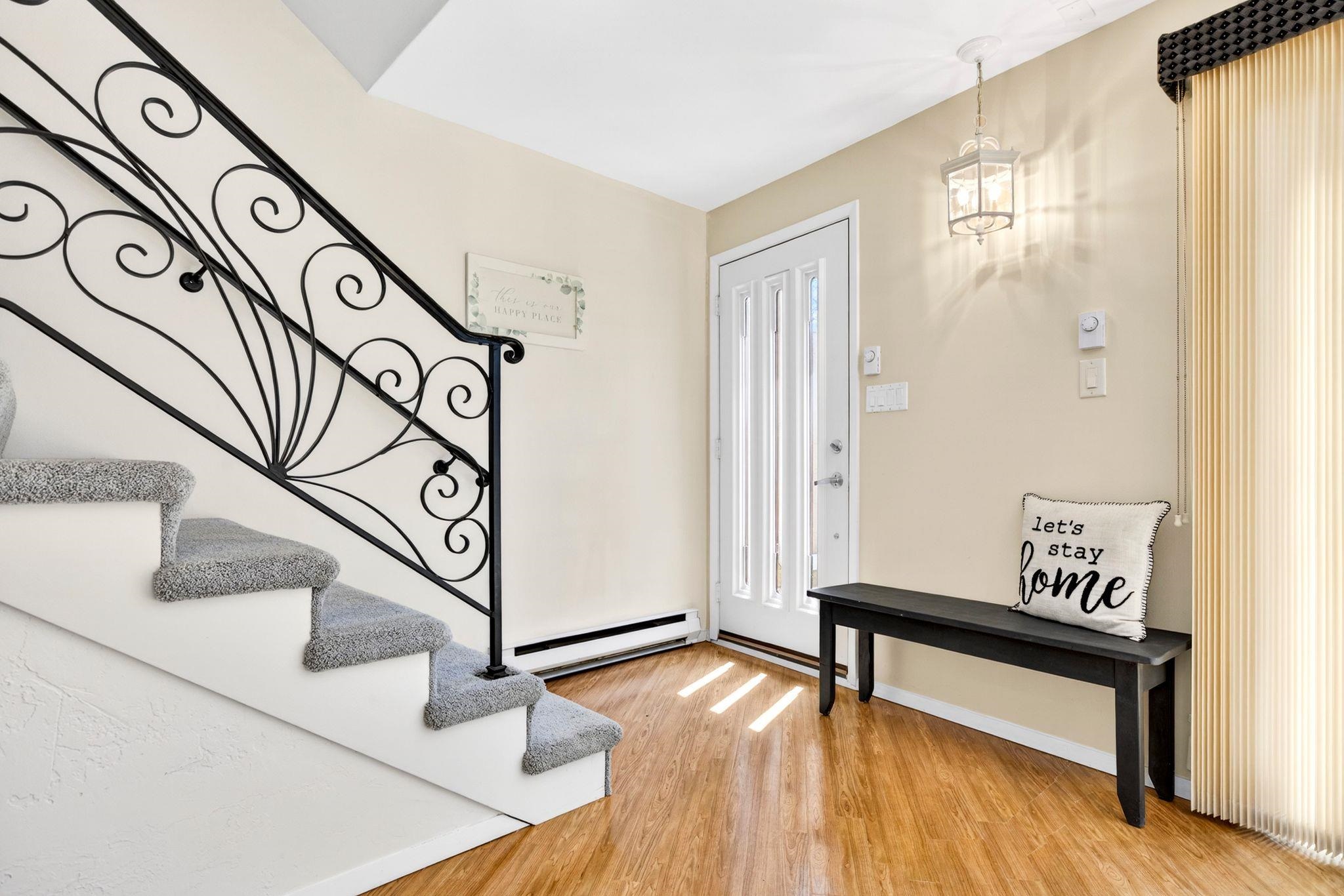 1237 W NICOLET CERCLE