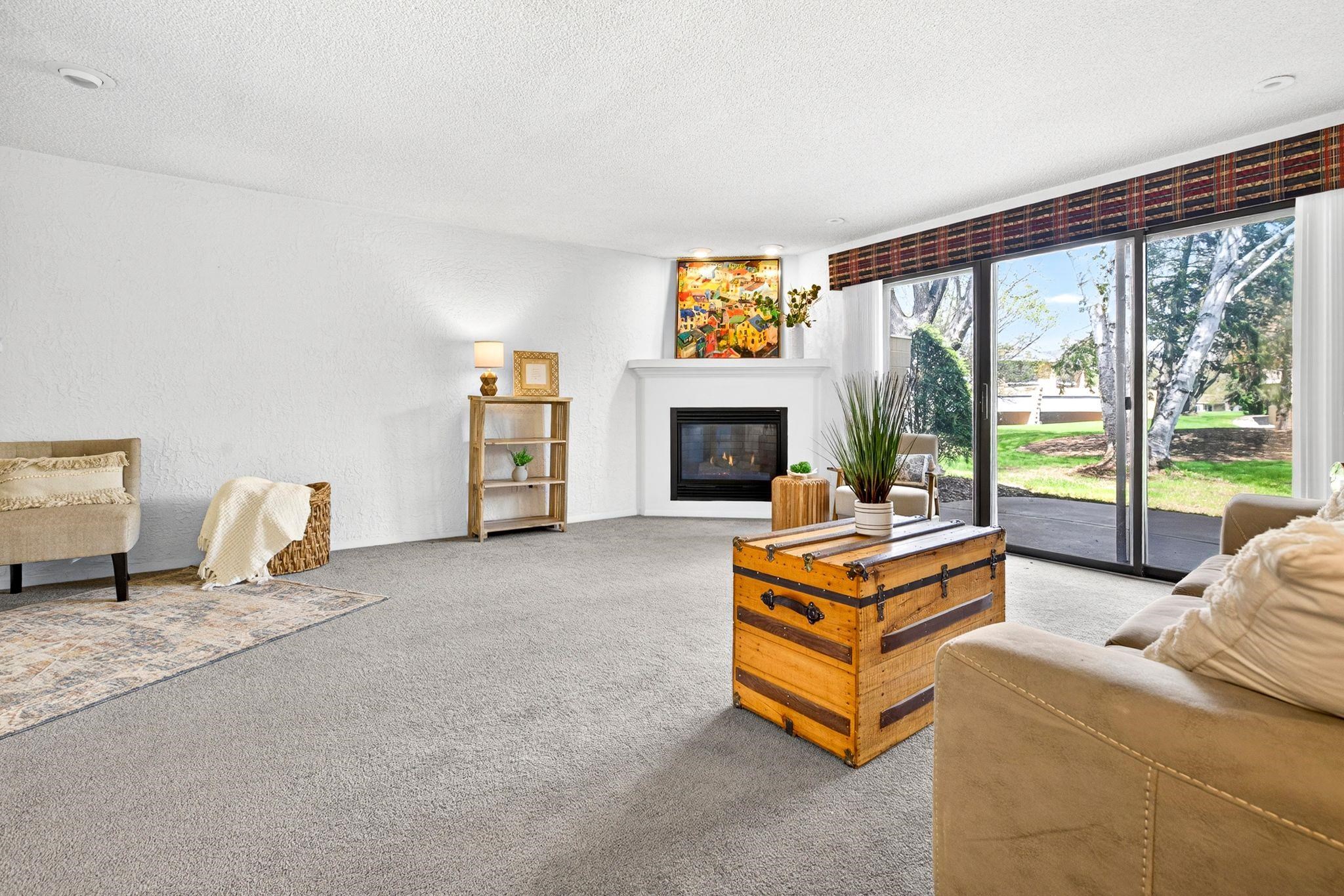1237 W NICOLET CERCLE