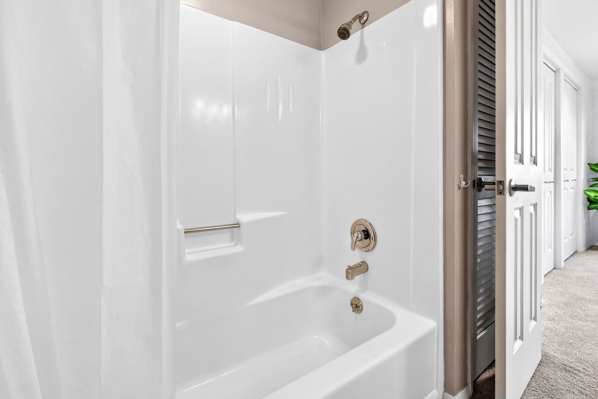 1237 W NICOLET CERCLE