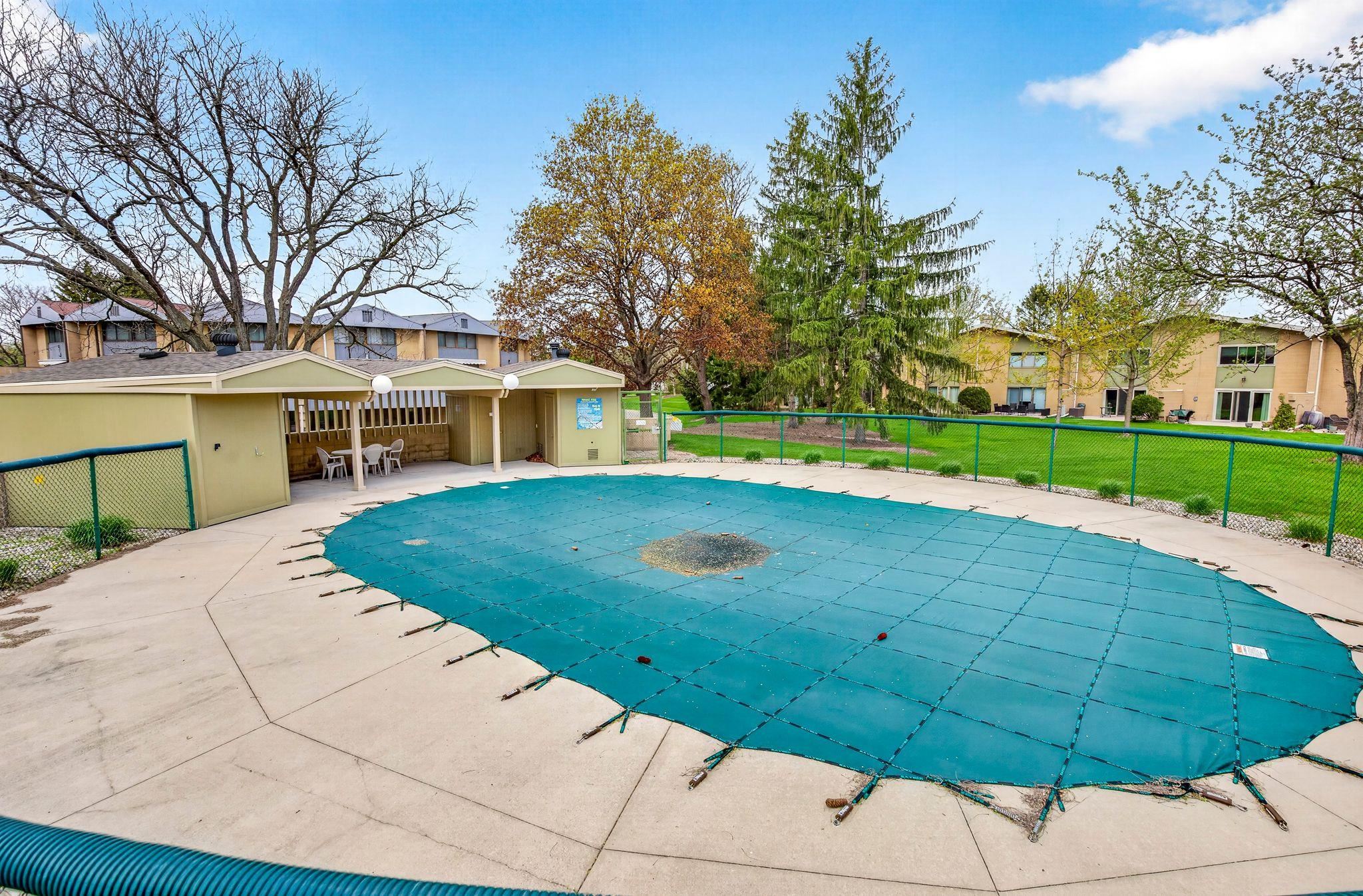 1237 W NICOLET CERCLE