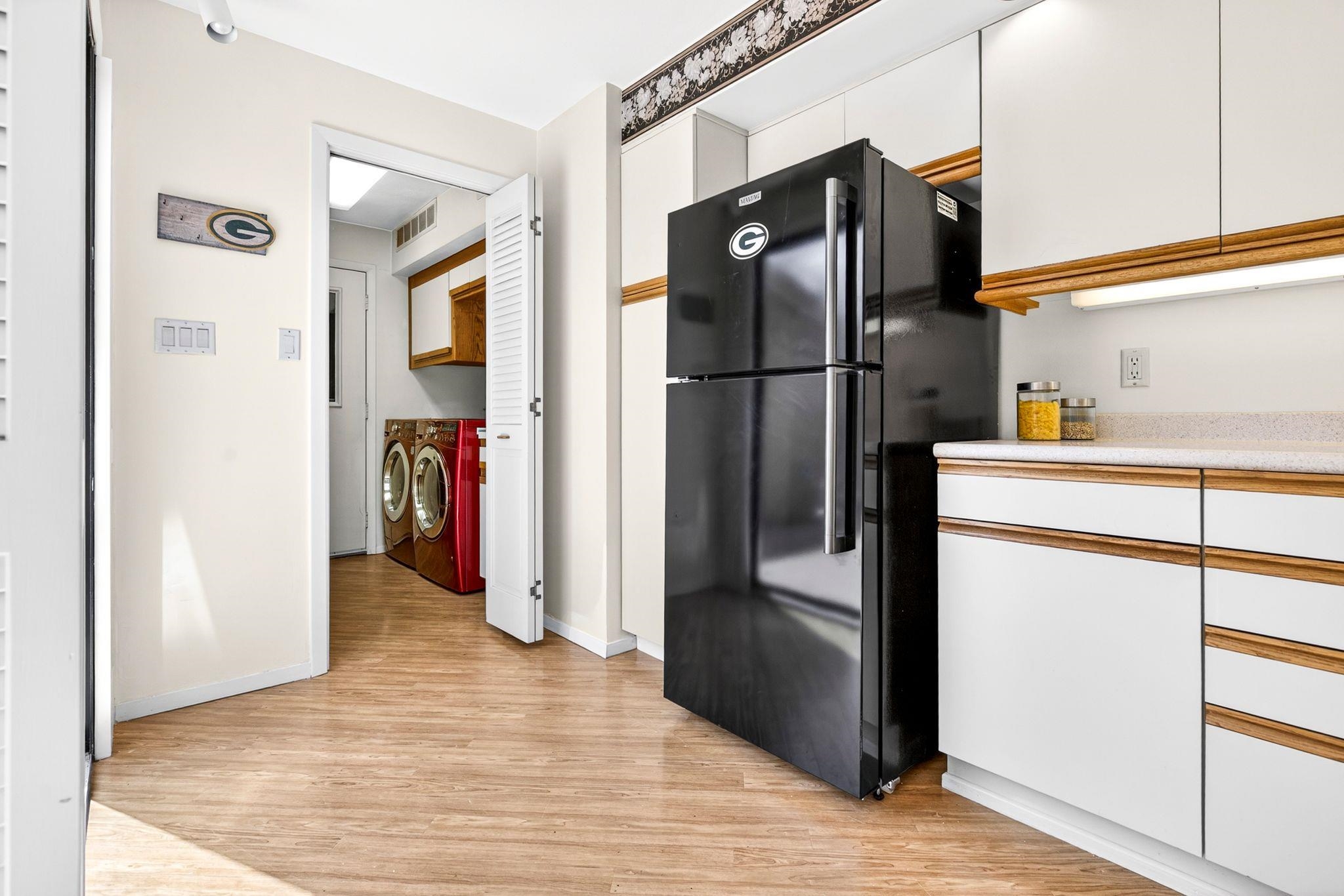 1237 W NICOLET CERCLE