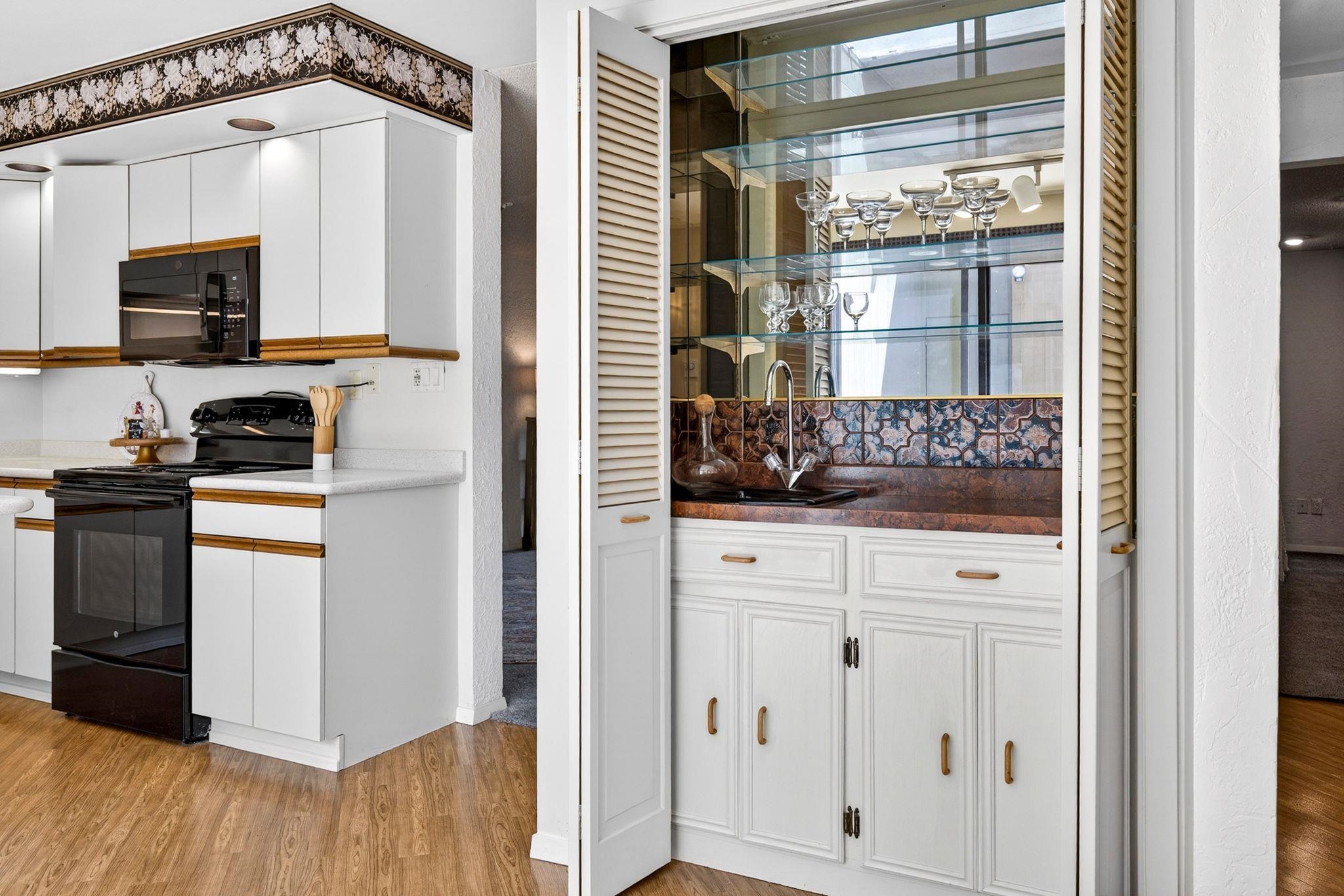 1237 W NICOLET CERCLE