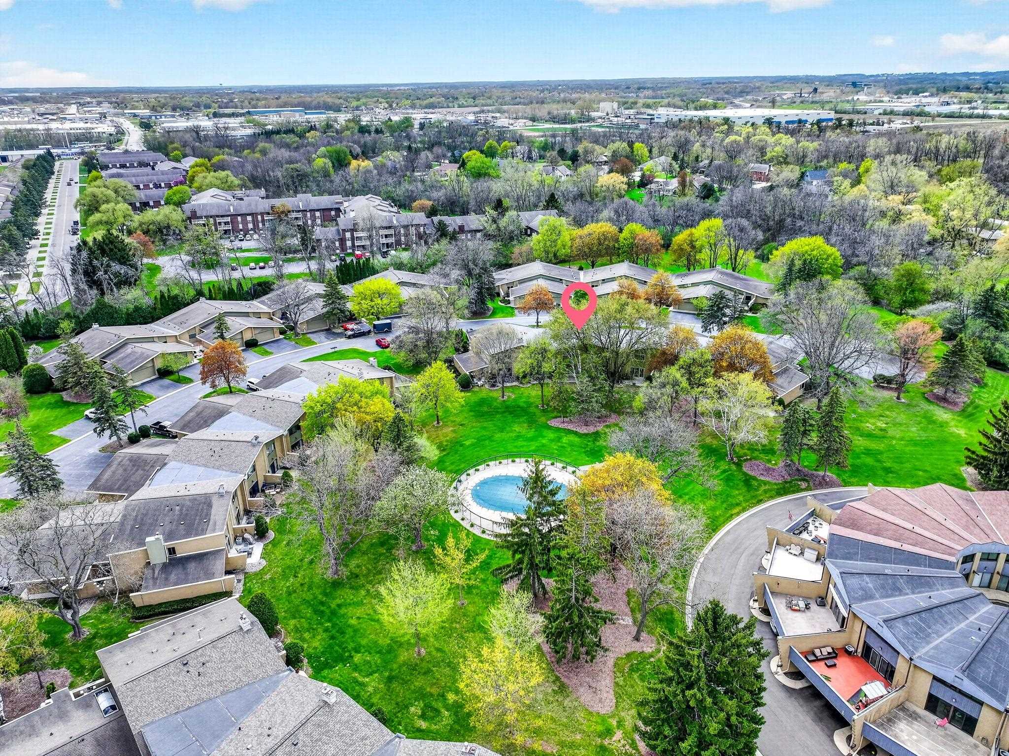 1237 W NICOLET CERCLE