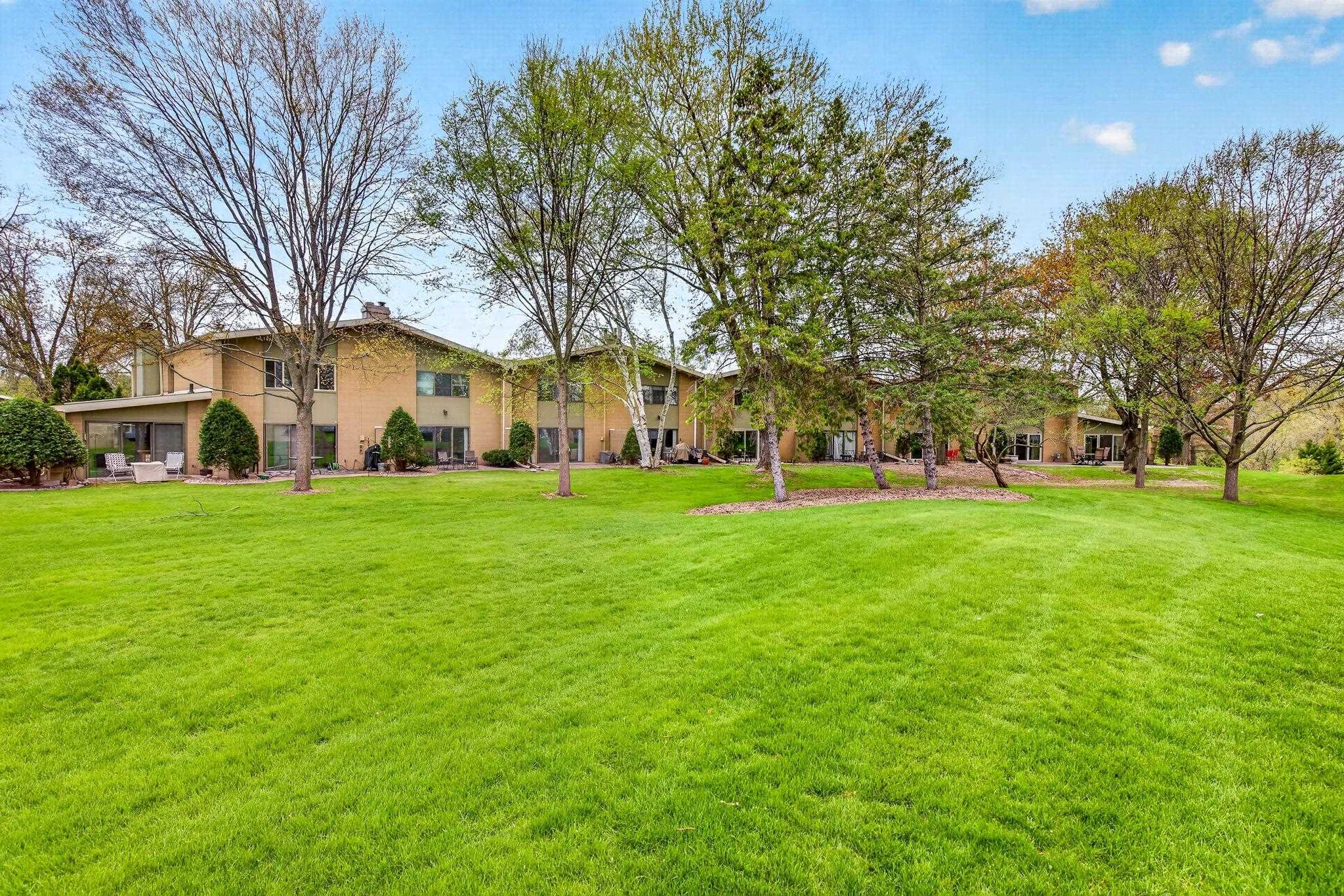 1237 W NICOLET CERCLE