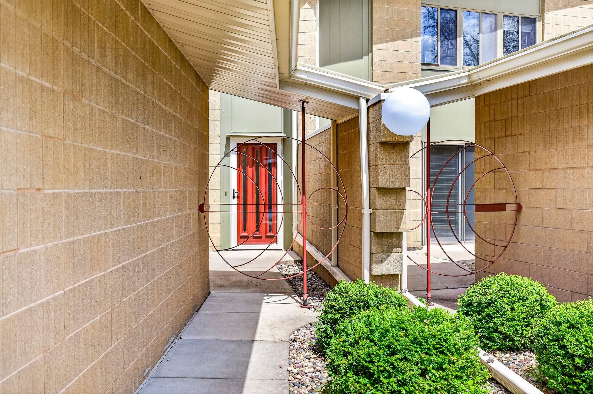 1237 W NICOLET CERCLE