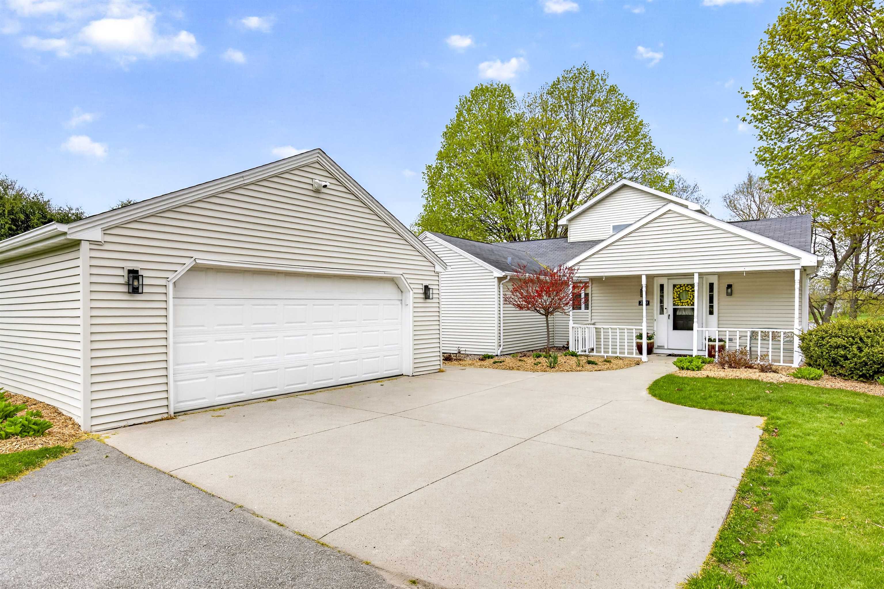 2520 W PALISADES Drive