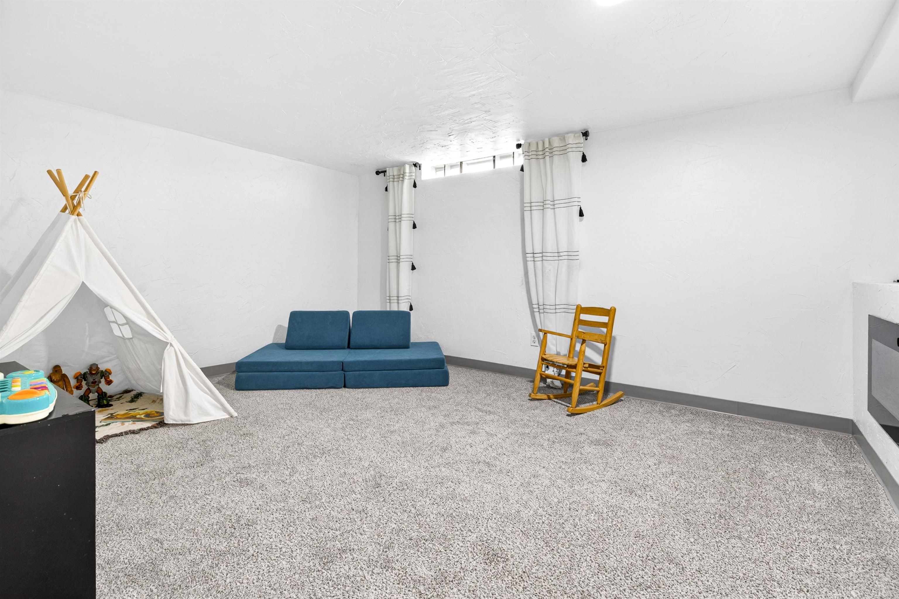 2520 W PALISADES Drive