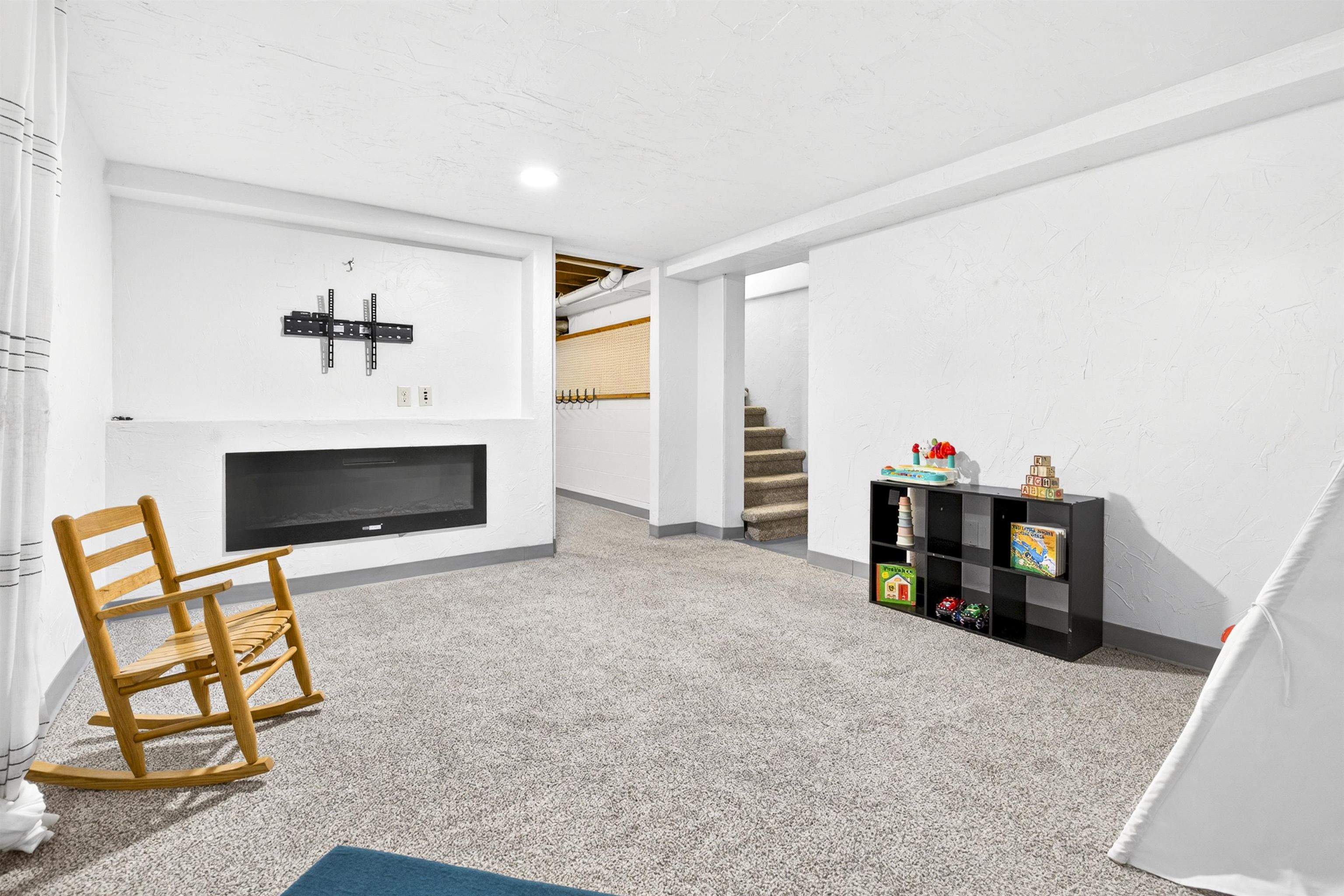 2520 W PALISADES Drive
