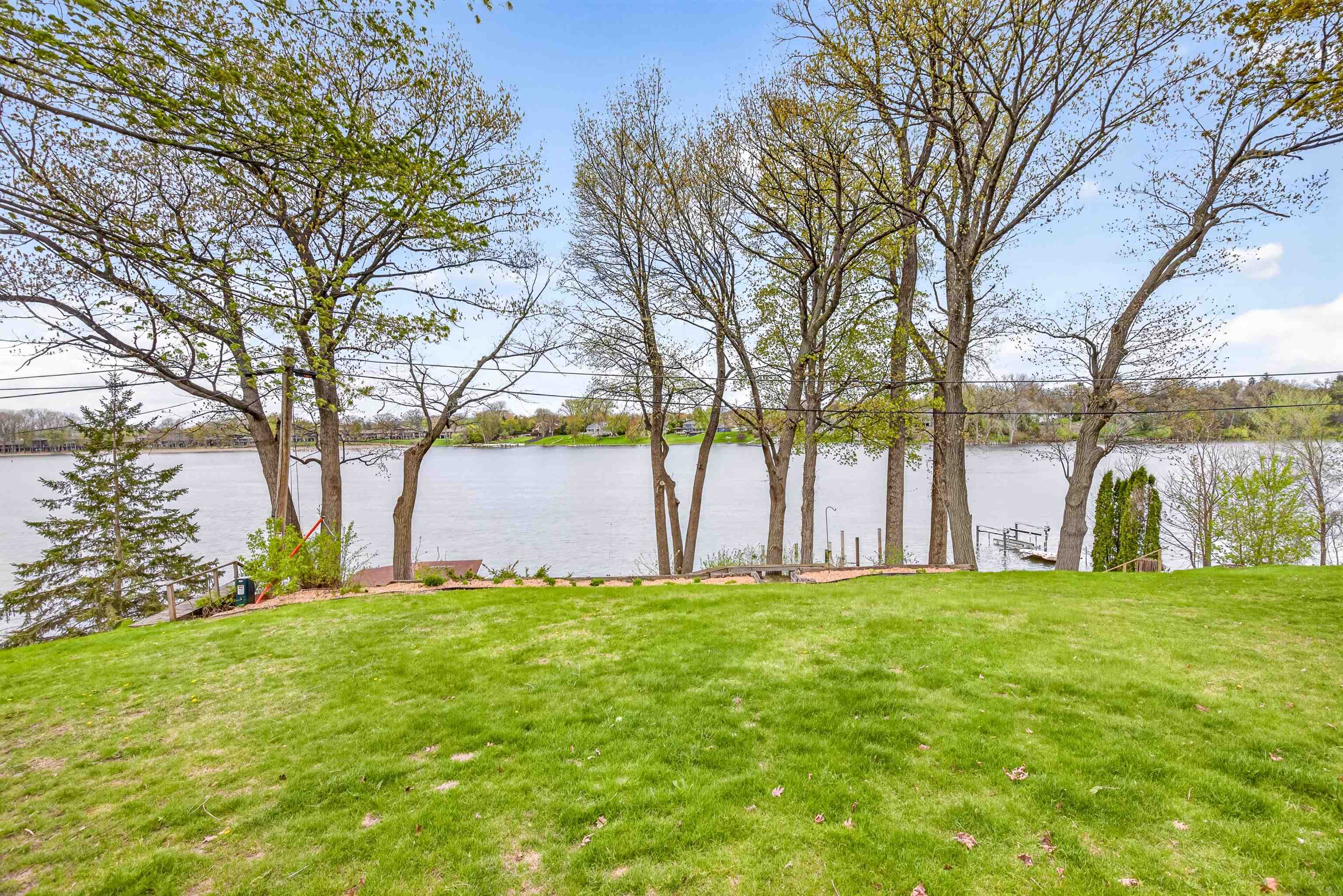 2520 W PALISADES Drive