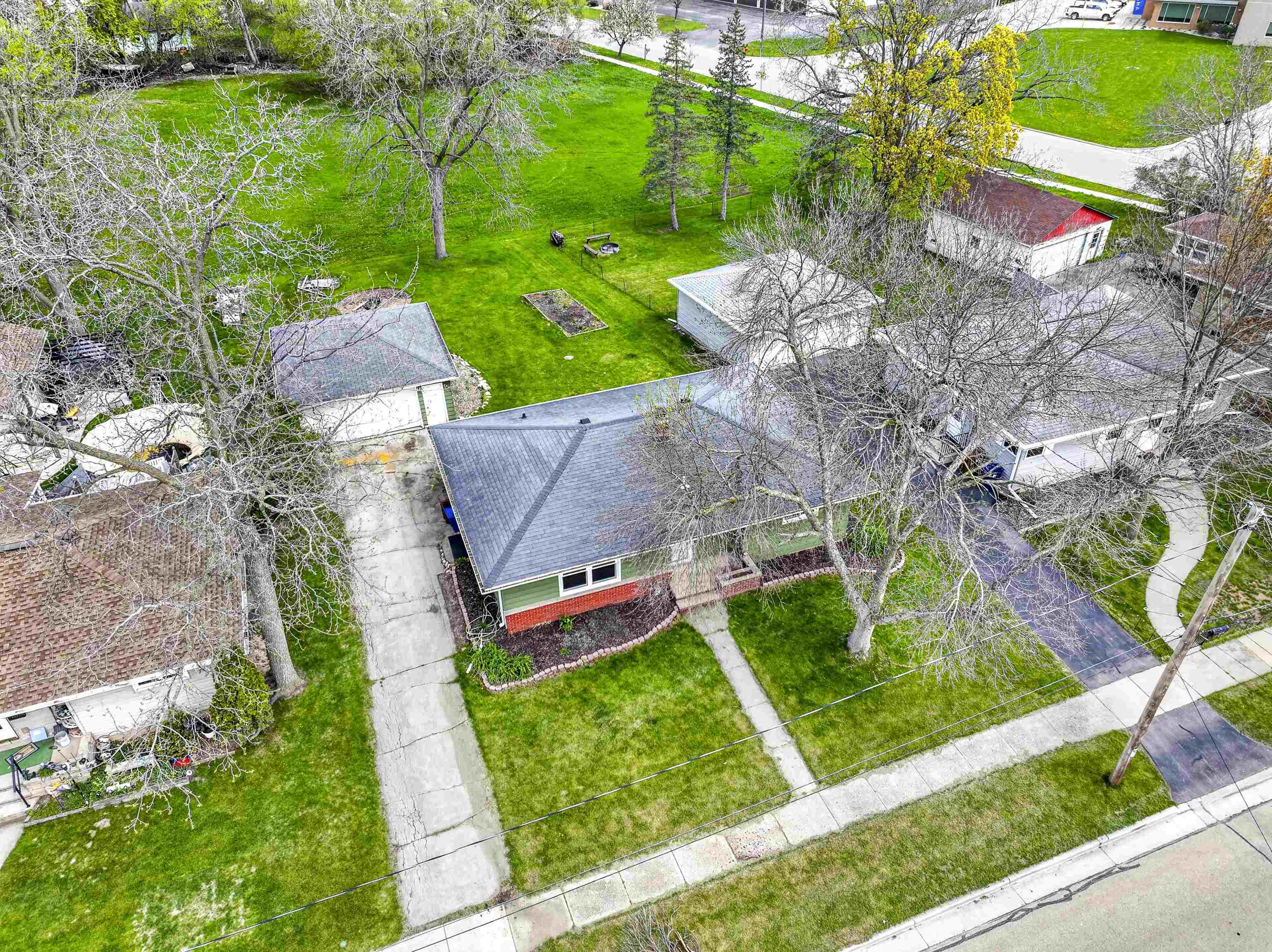 946 4TH Street