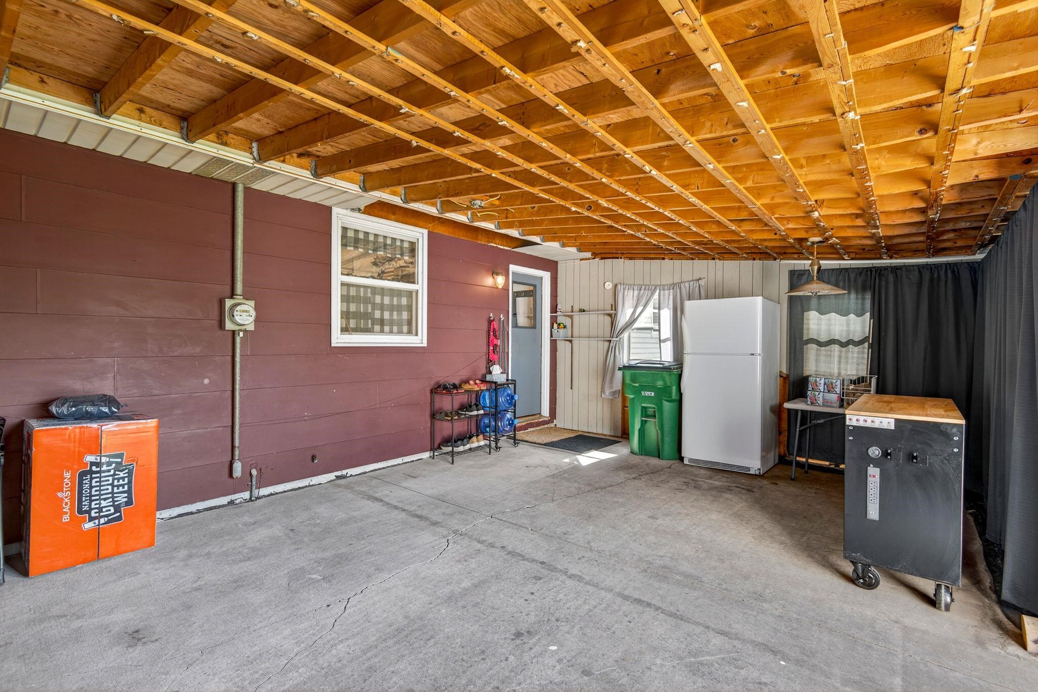 1438 W KIMBERLY Avenue